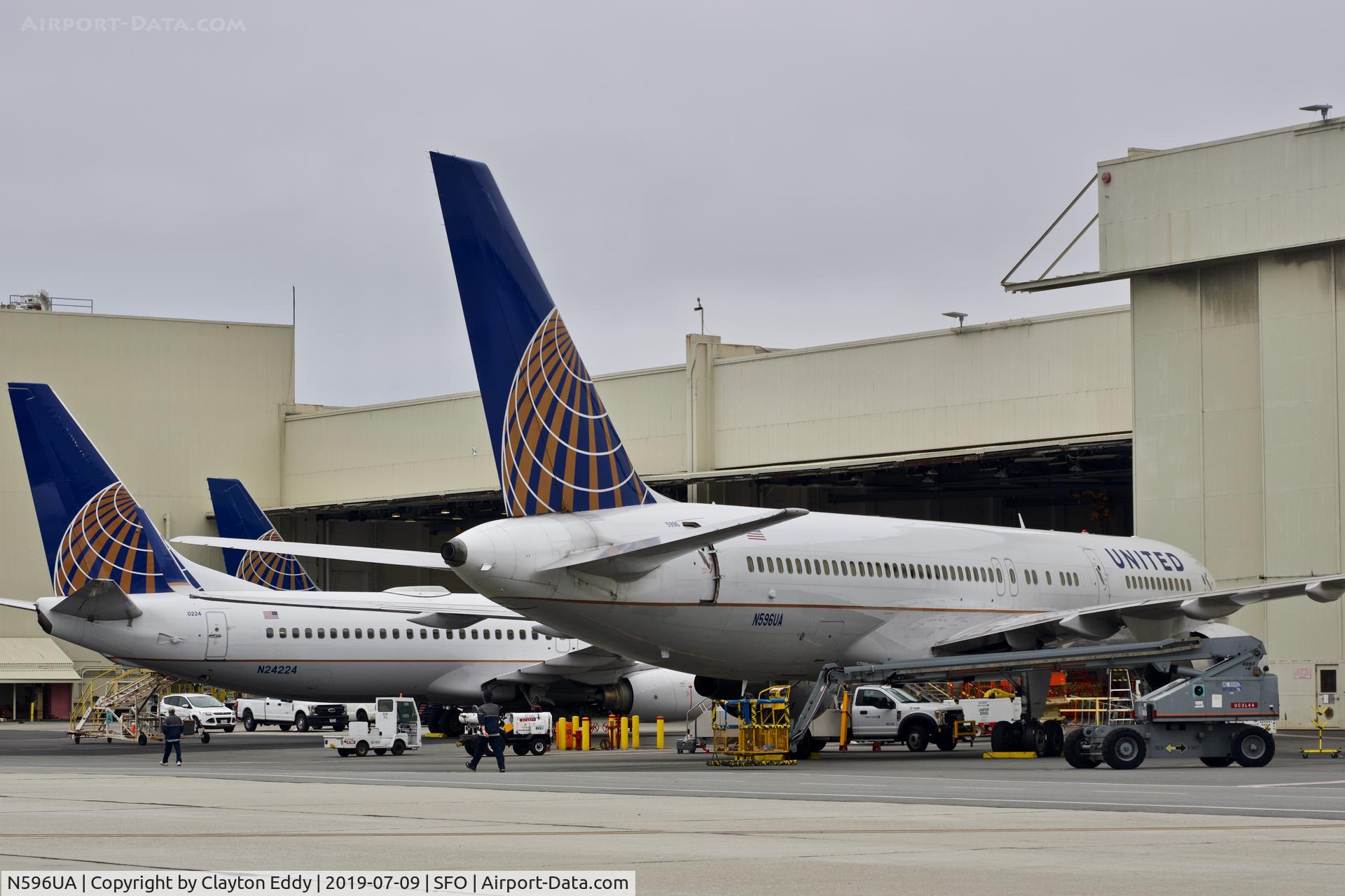 N596UA, 1998 Boeing 757-222 C/N 28749, SFO 2019.