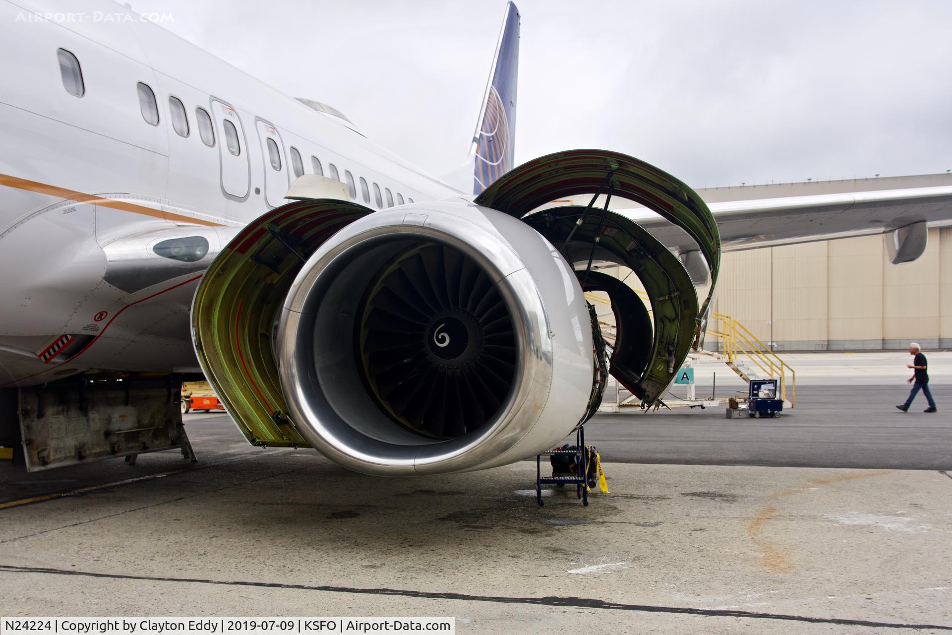 N24224, 1998 Boeing 737-824 C/N 28933, SFO 2019.