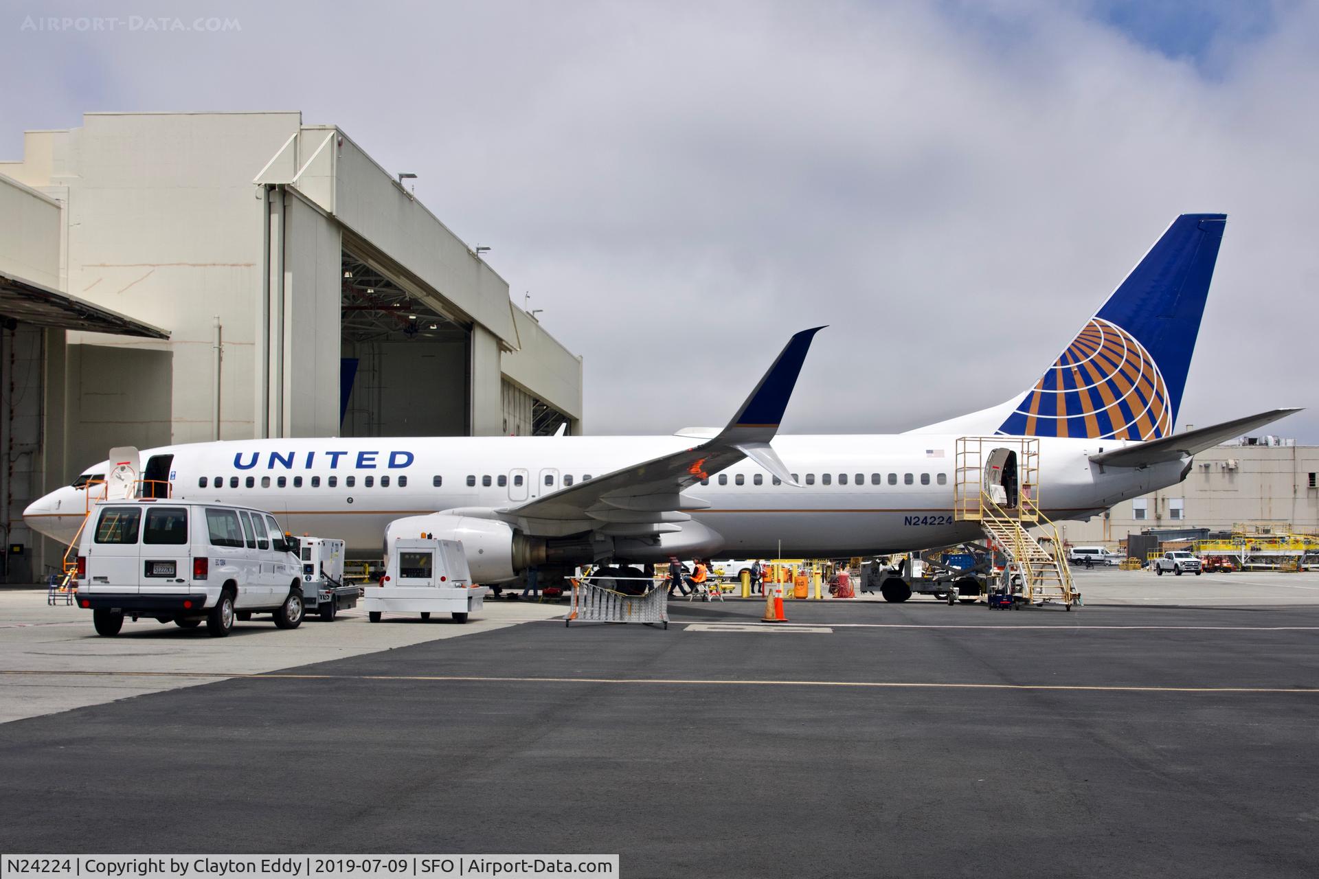 N24224, 1998 Boeing 737-824 C/N 28933, SFO 2019.