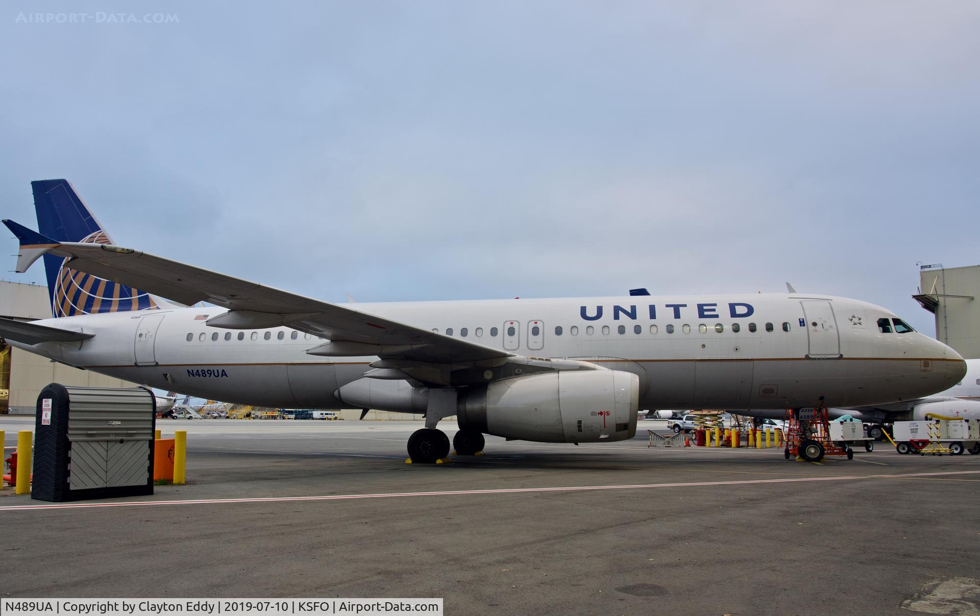 N489UA, 2002 Airbus A320-232 C/N 1702, SFO 2019.