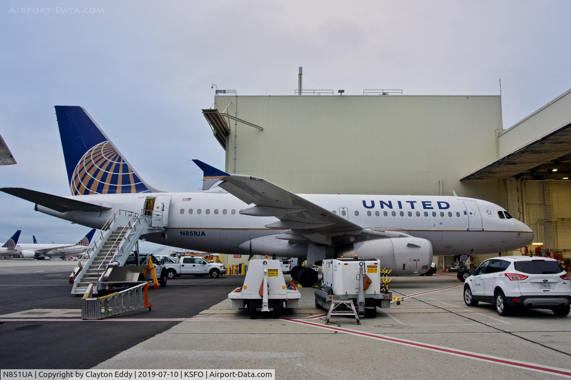 N851UA, 2002 Airbus A319-131 C/N 1664, SFO 2019.