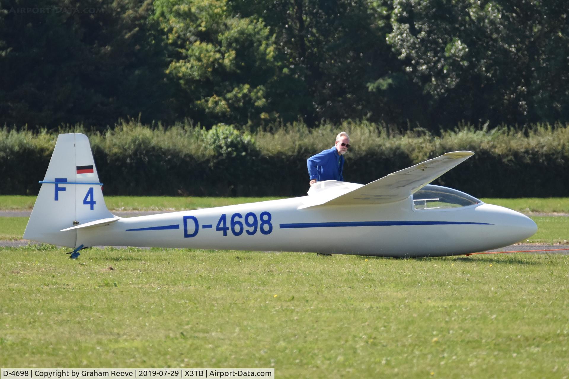 D-4698, Schleicher Ka-6E Rhonsegler C/N 4150, Under tow at Tibenham.