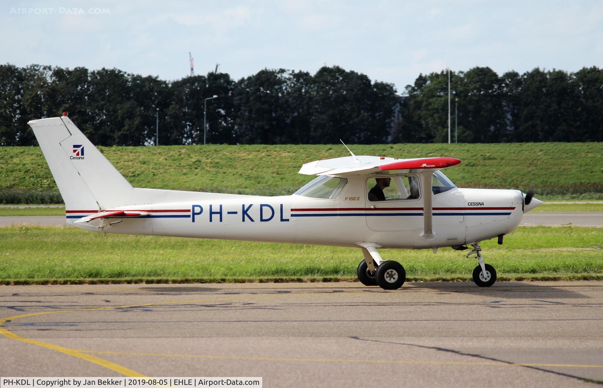 PH-KDL, Reims F152 C/N 1489, Lelystad Airport