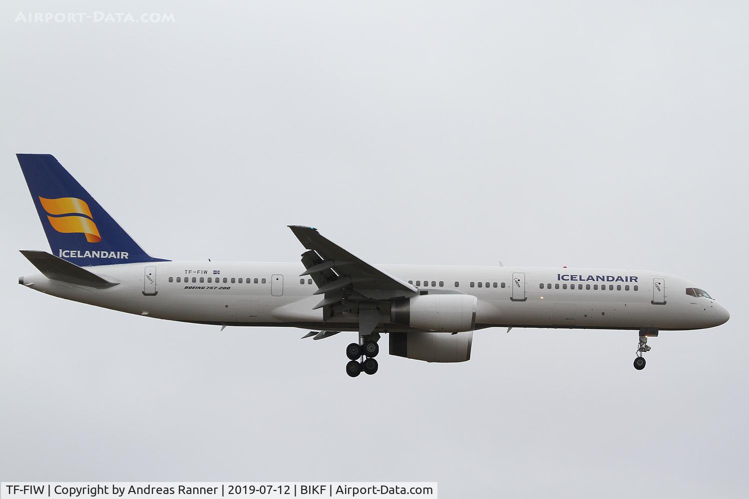TF-FIW, 1990 Boeing 757-27B/ER C/N 24838, Icelandair Boeing 757