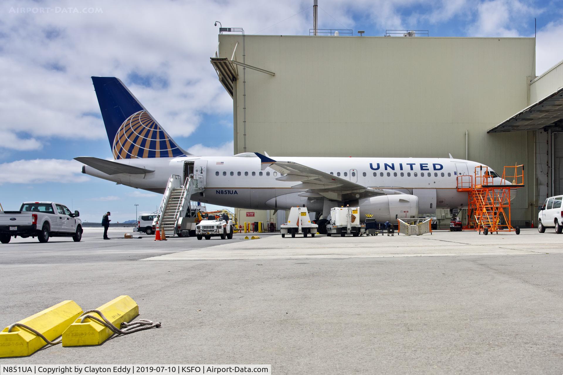 N851UA, 2002 Airbus A319-131 C/N 1664, SFO 2019.