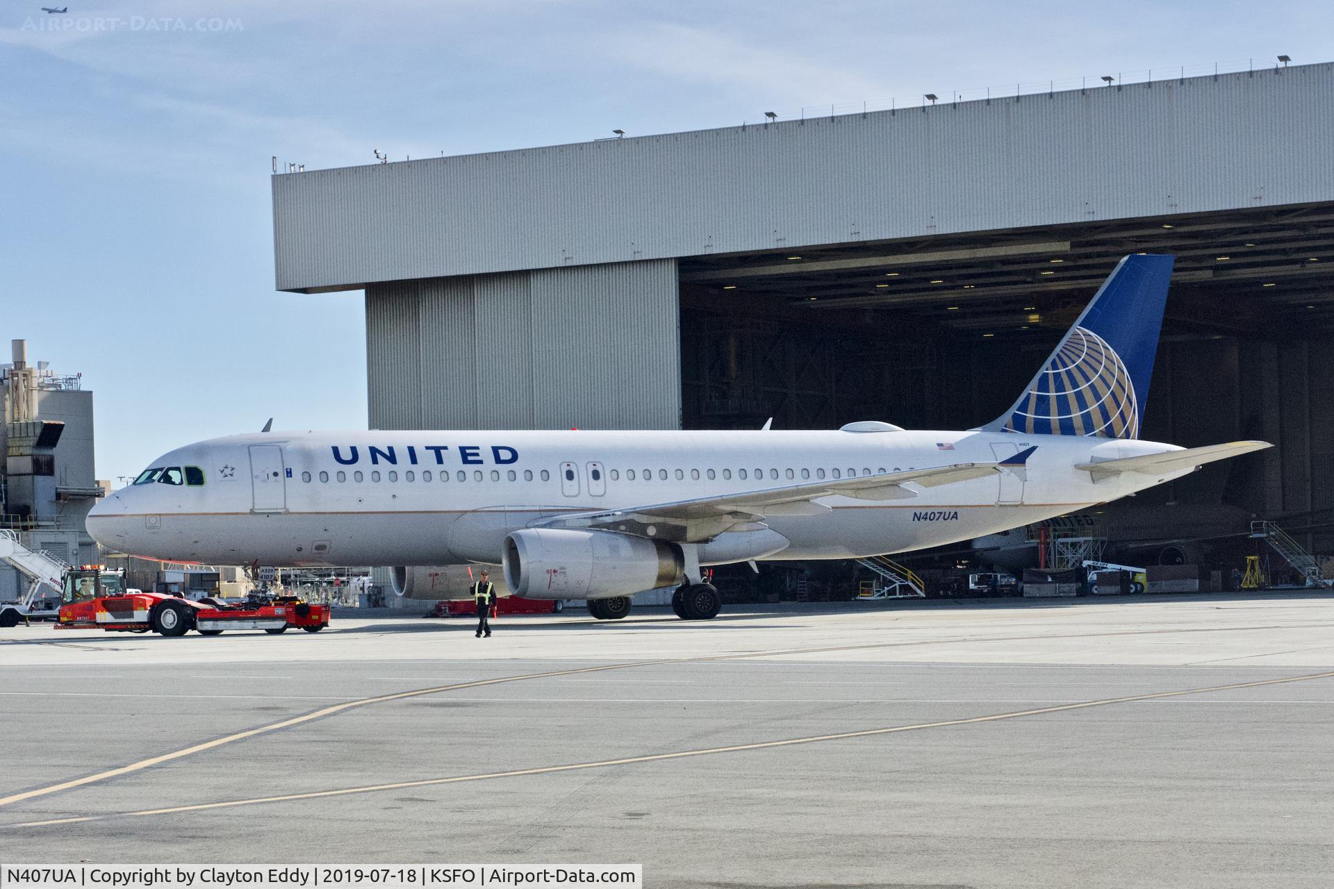 N407UA, 1994 Airbus A320-232 C/N 456, SFO 2019.