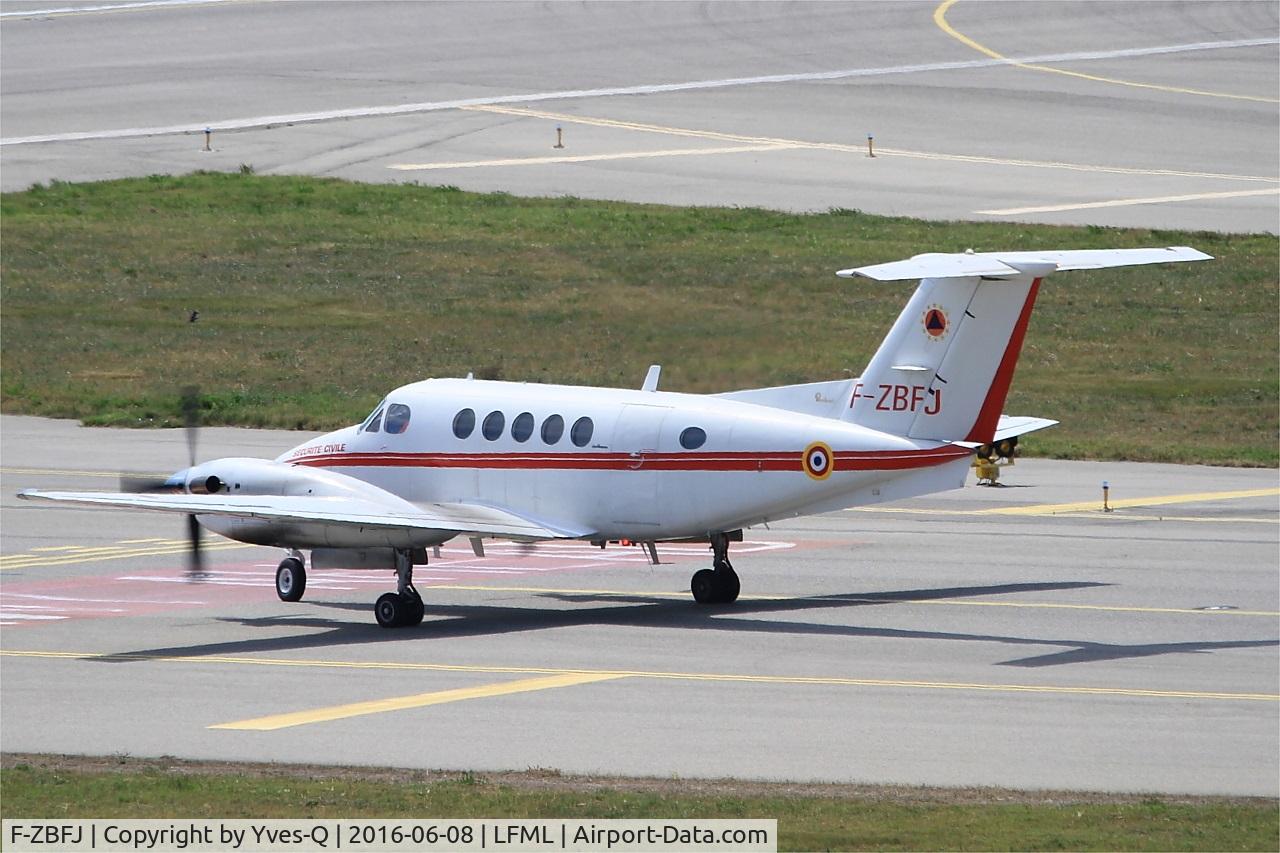 F-ZBFJ, 1982 Beech B200 King Air C/N BB-1102, Beech B200 King Air, Holding point rwy 31R, Marseille-Provence Airport (LFML-MRS)