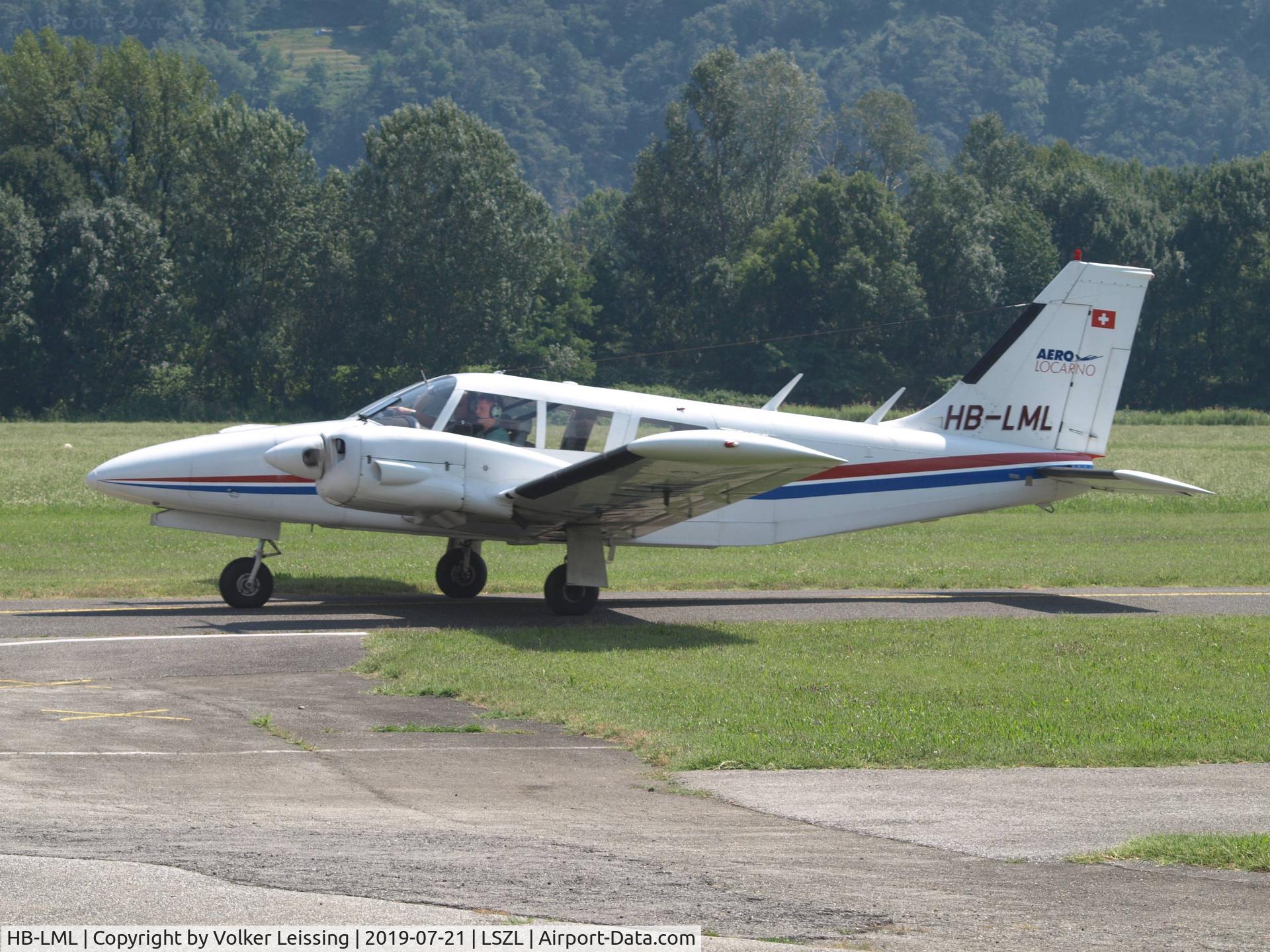 HB-LML, 1972 Piper PA-34-200 Seneca I C/N 34-7250341, taxi to parking