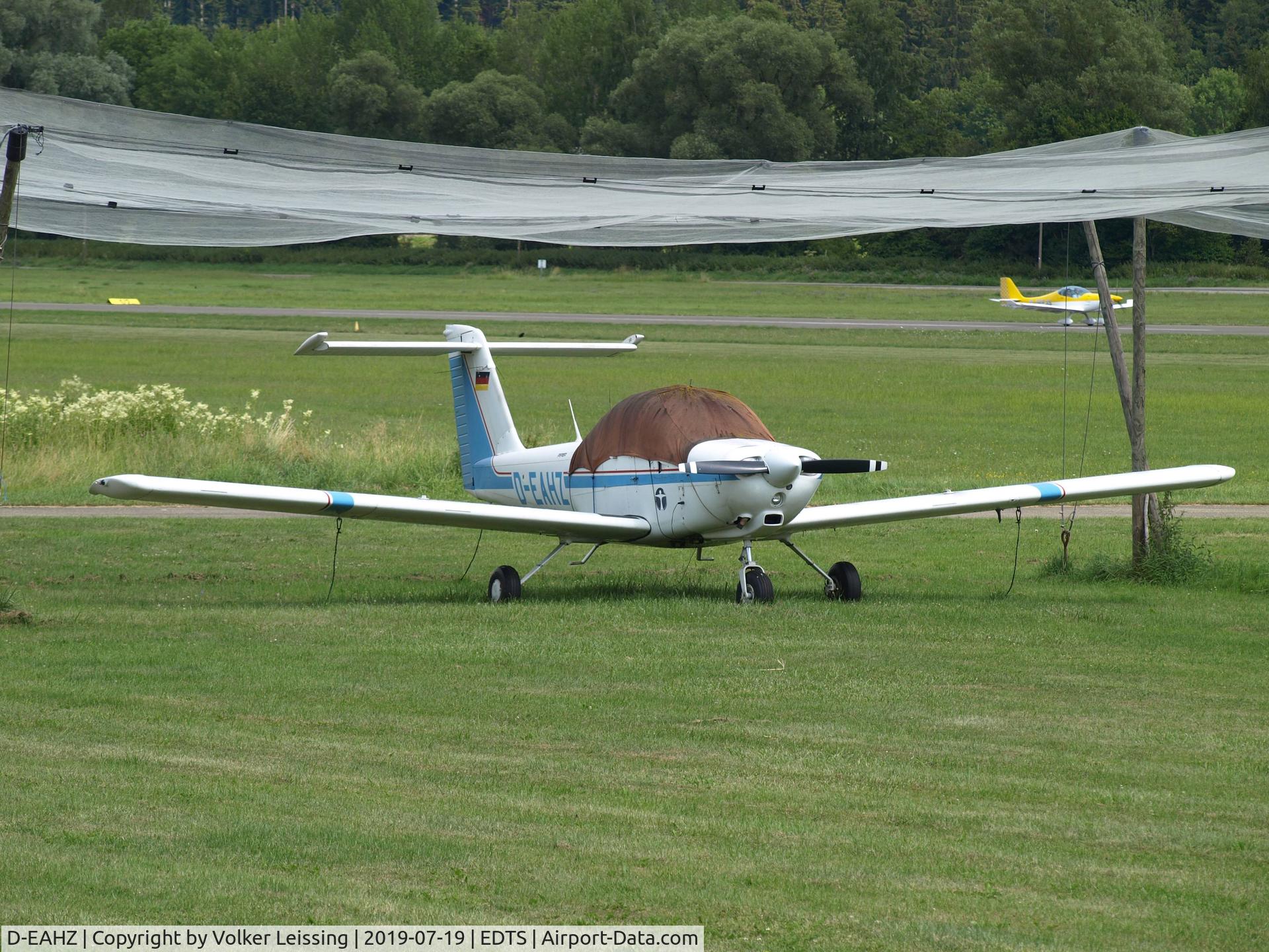 D-EAHZ, 1988 Piper PA 38-112 Tomahawk C/N 38-81A0002, parking