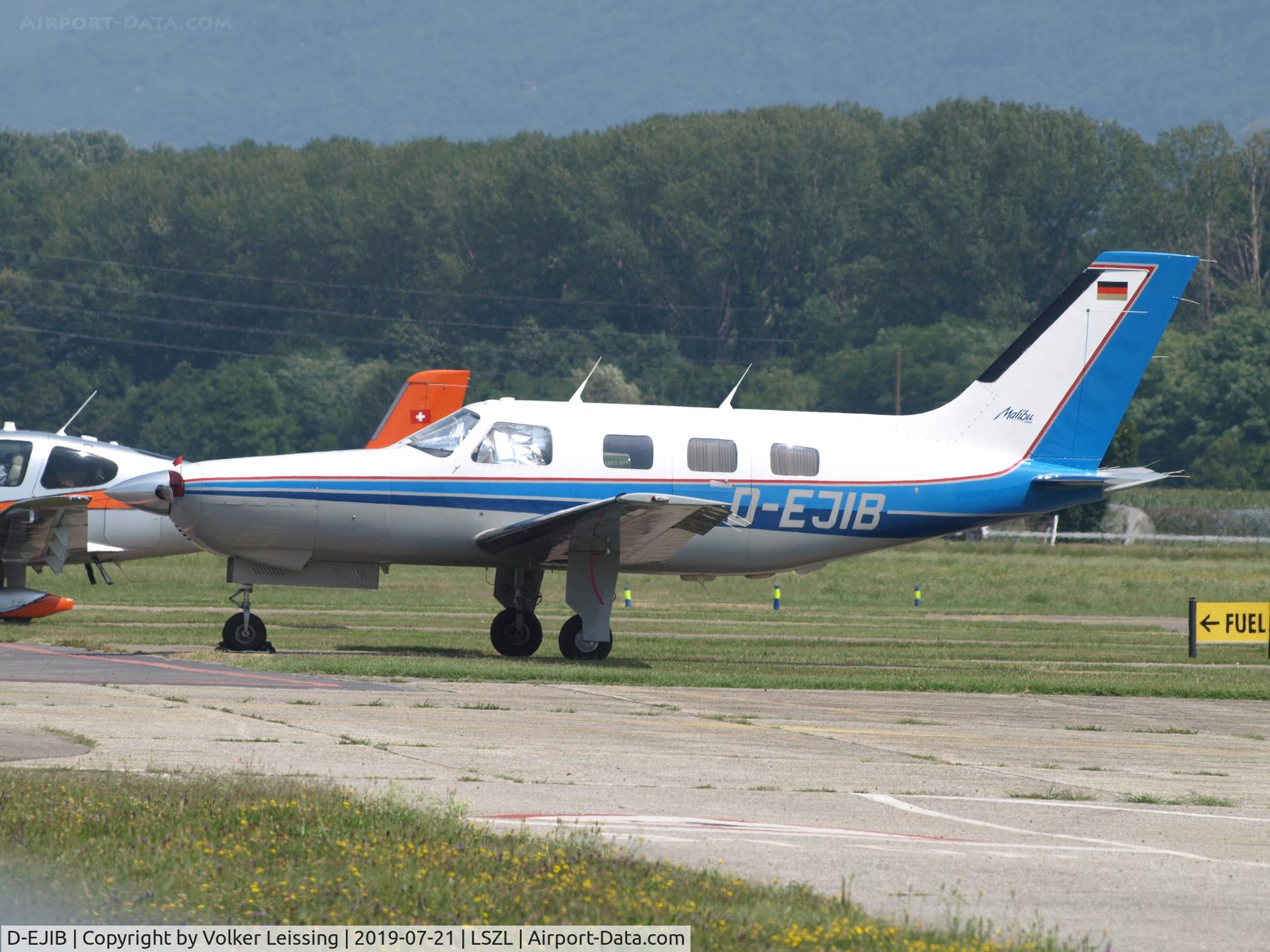 D-EJIB, 1987 Piper PA-46-310P Malibu Malibu C/N 4608095, parking
