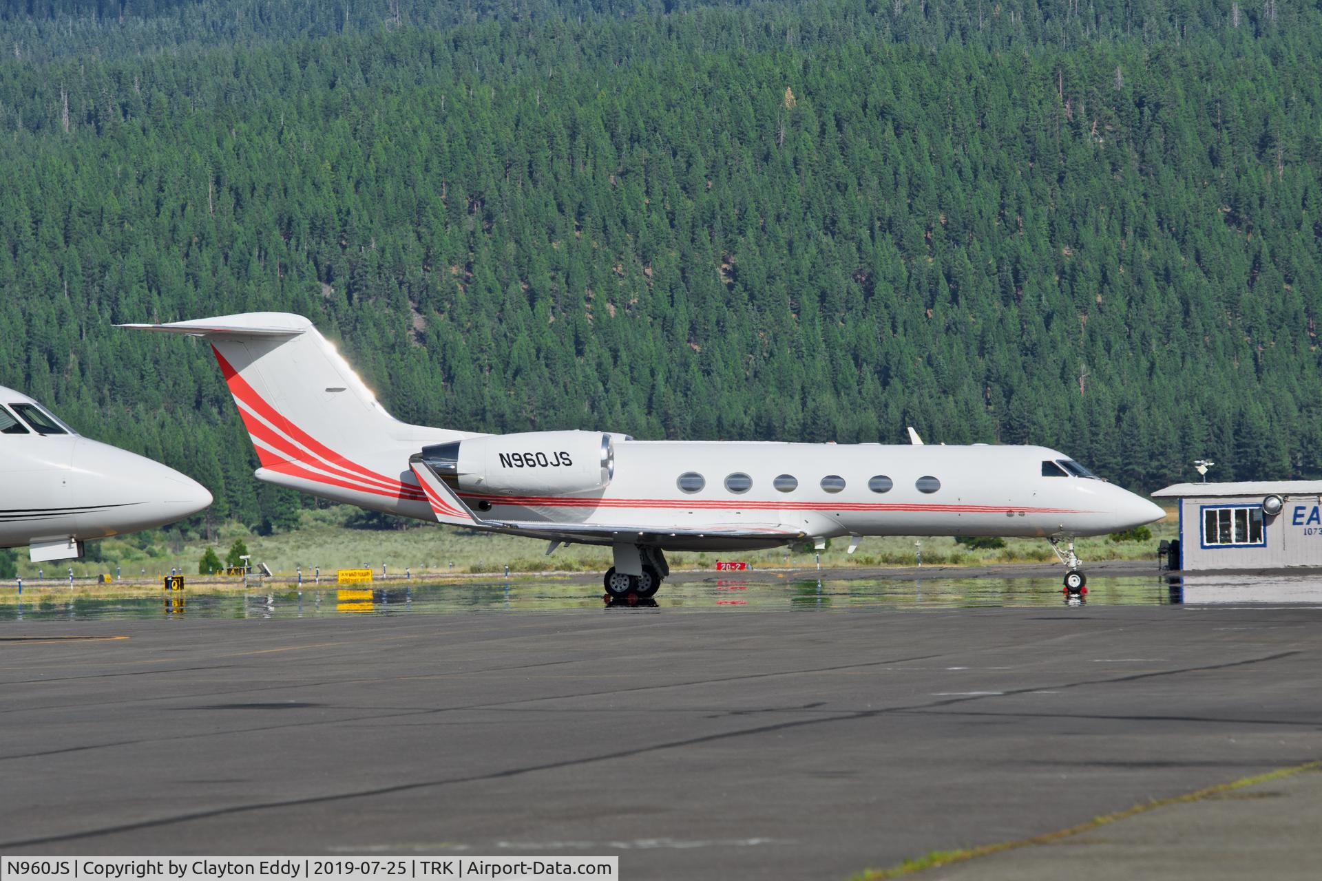 N960JS, 2004 Gulfstream Aerospace G-IV (G400) C/N 1521, Truckee Airport California 2019.