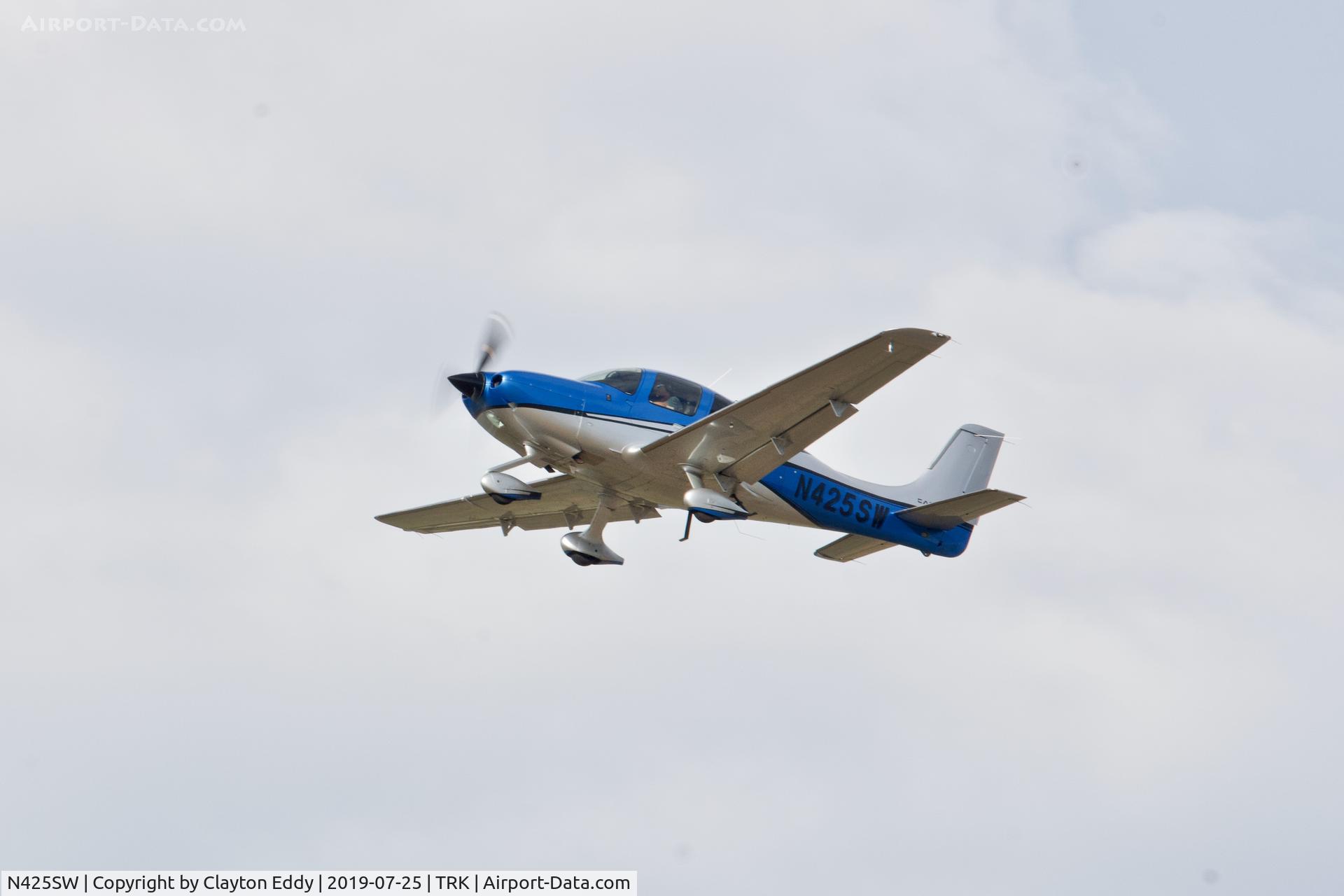 N425SW, 2016 Cirrus SR22T C/N 1463, Truckee Airport California 2019.