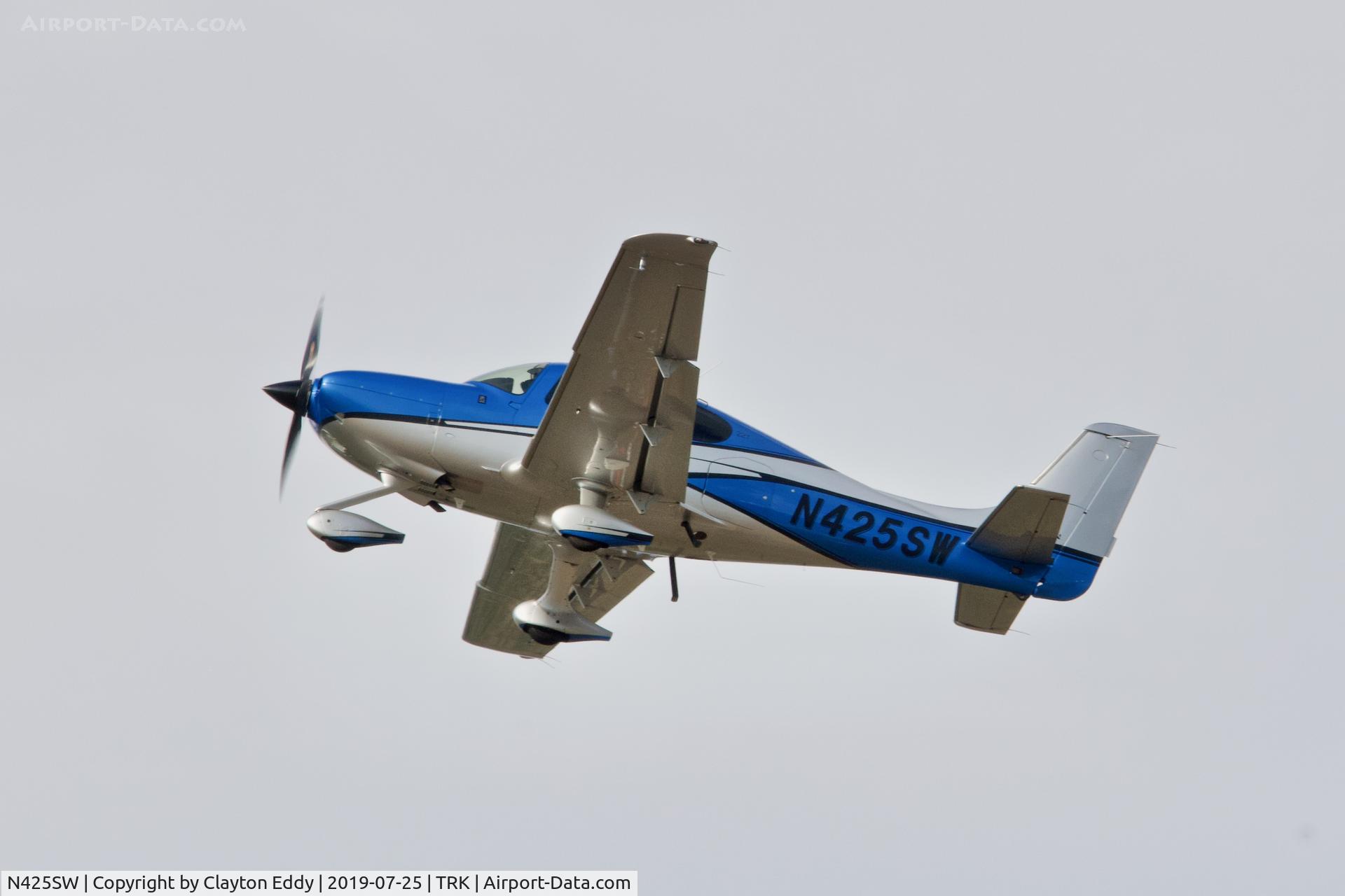 N425SW, 2016 Cirrus SR22T C/N 1463, Truckee Airport California 2019.