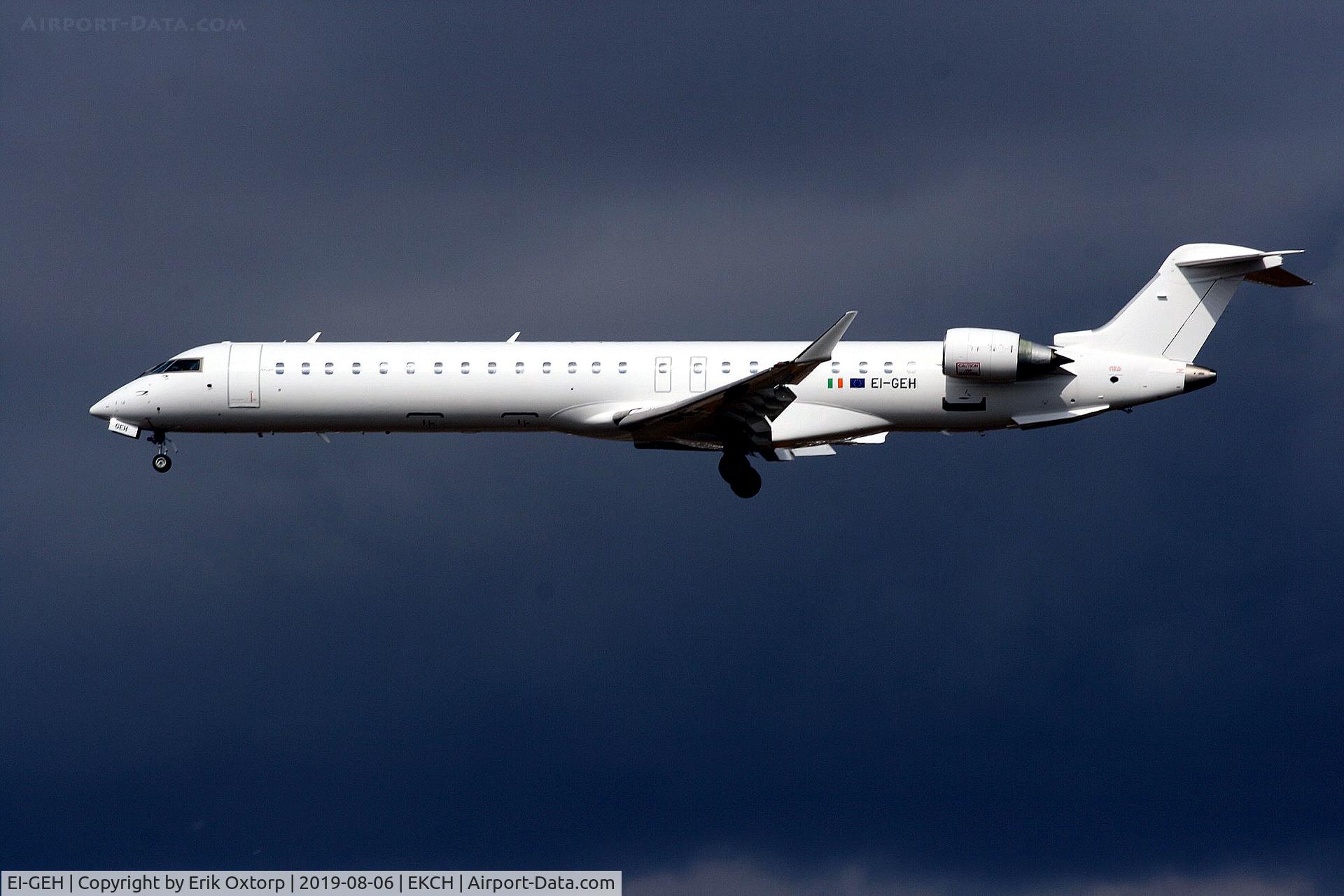EI-GEH, 2009 Bombardier CRJ-900 (CL-600-2D24) C/N 15221, EI-GEH landing rw 22L