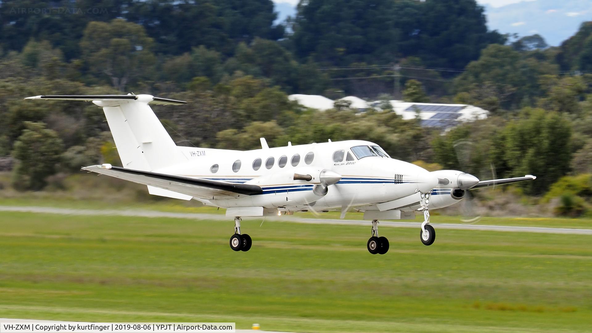 VH-ZXM, 1993 Beech B200 Super King Air King Air C/N BB-1470, Beech King Air B200 VH-ZXM, runway 24L YPJT 060819.
