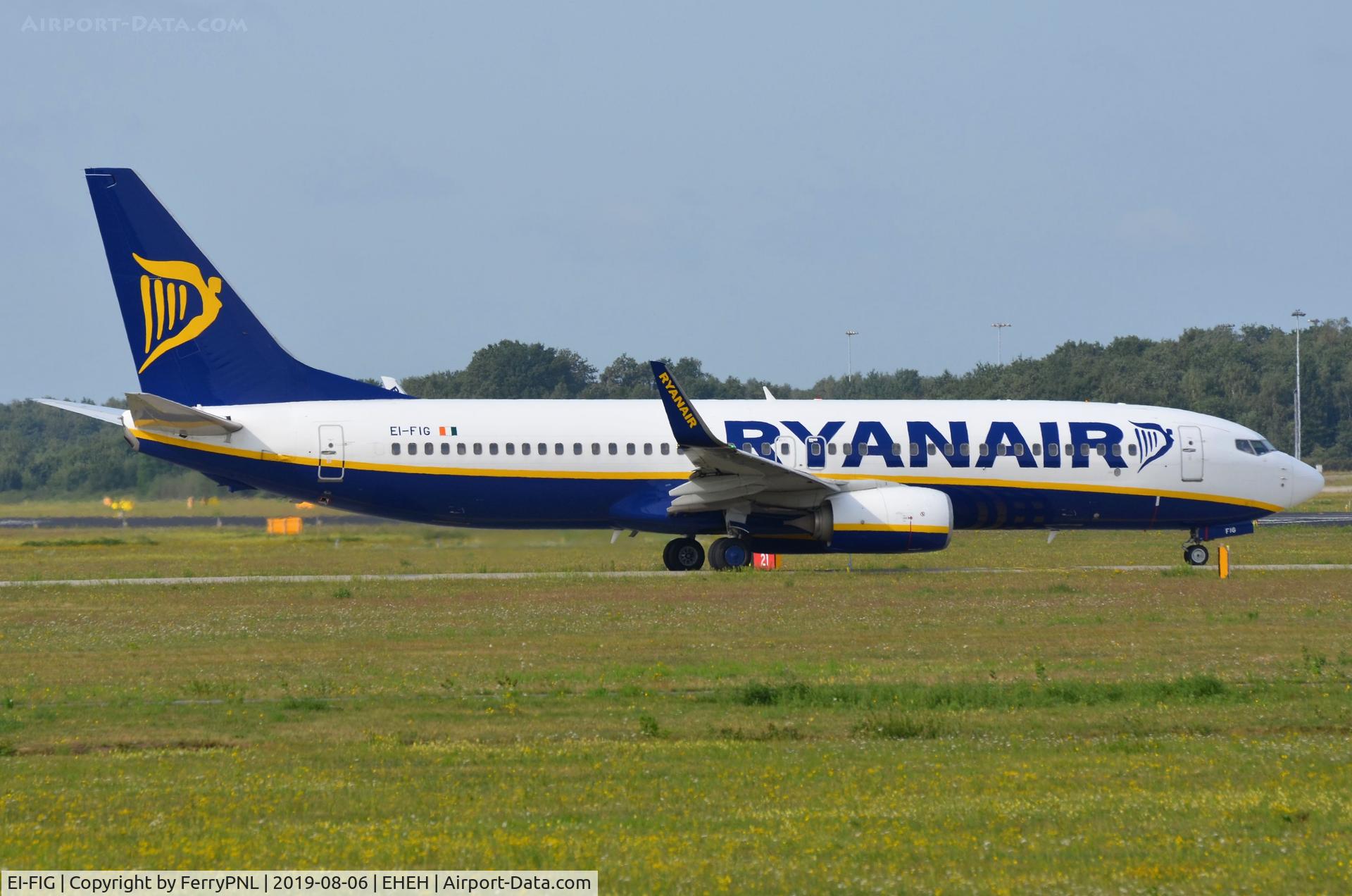 EI-FIG, 2015 Boeing 737-8AS C/N 44698, Ryanair B738 lining-up
