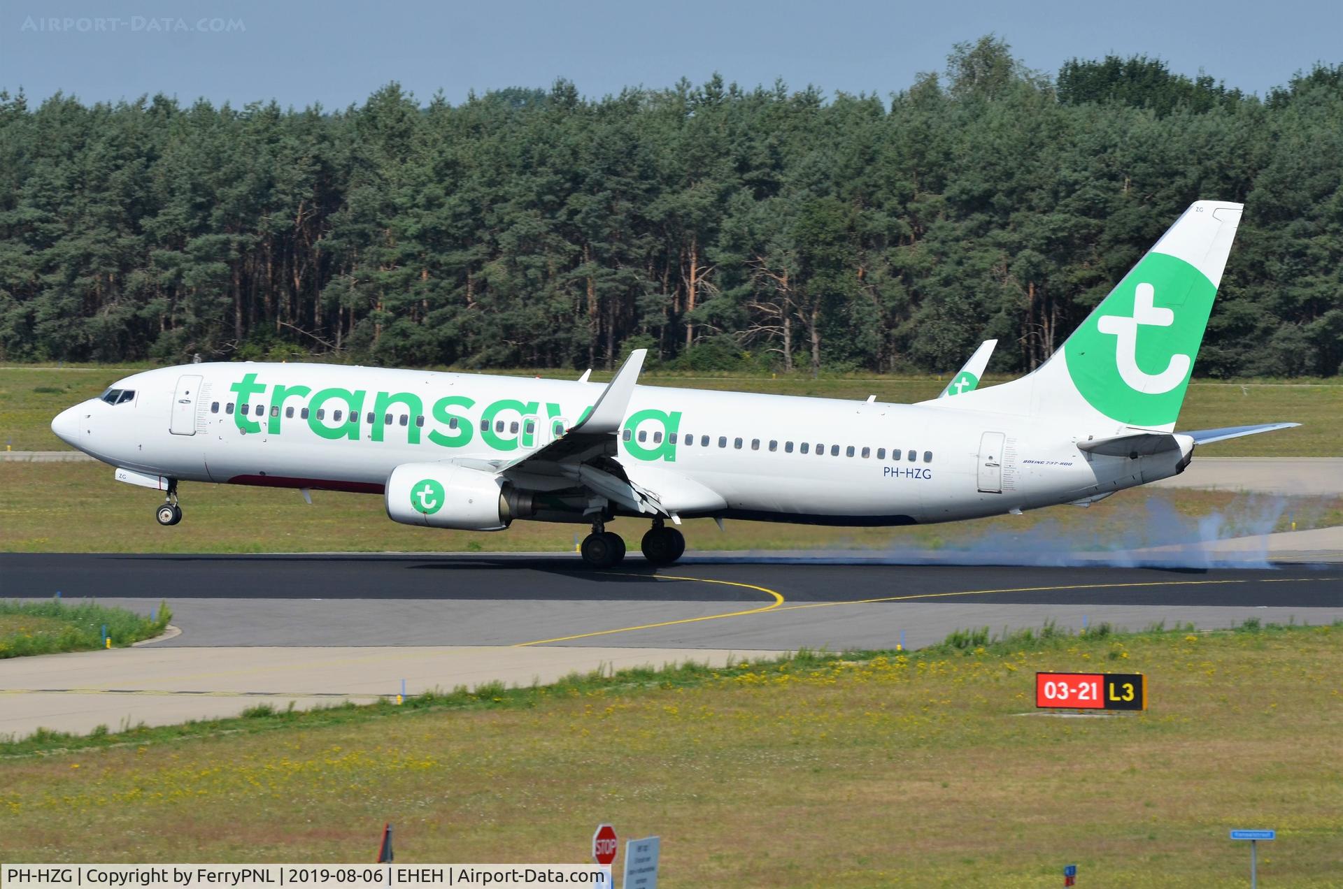 PH-HZG, 2000 Boeing 737-8K2 C/N 28379, Transavia B738 touching-down.