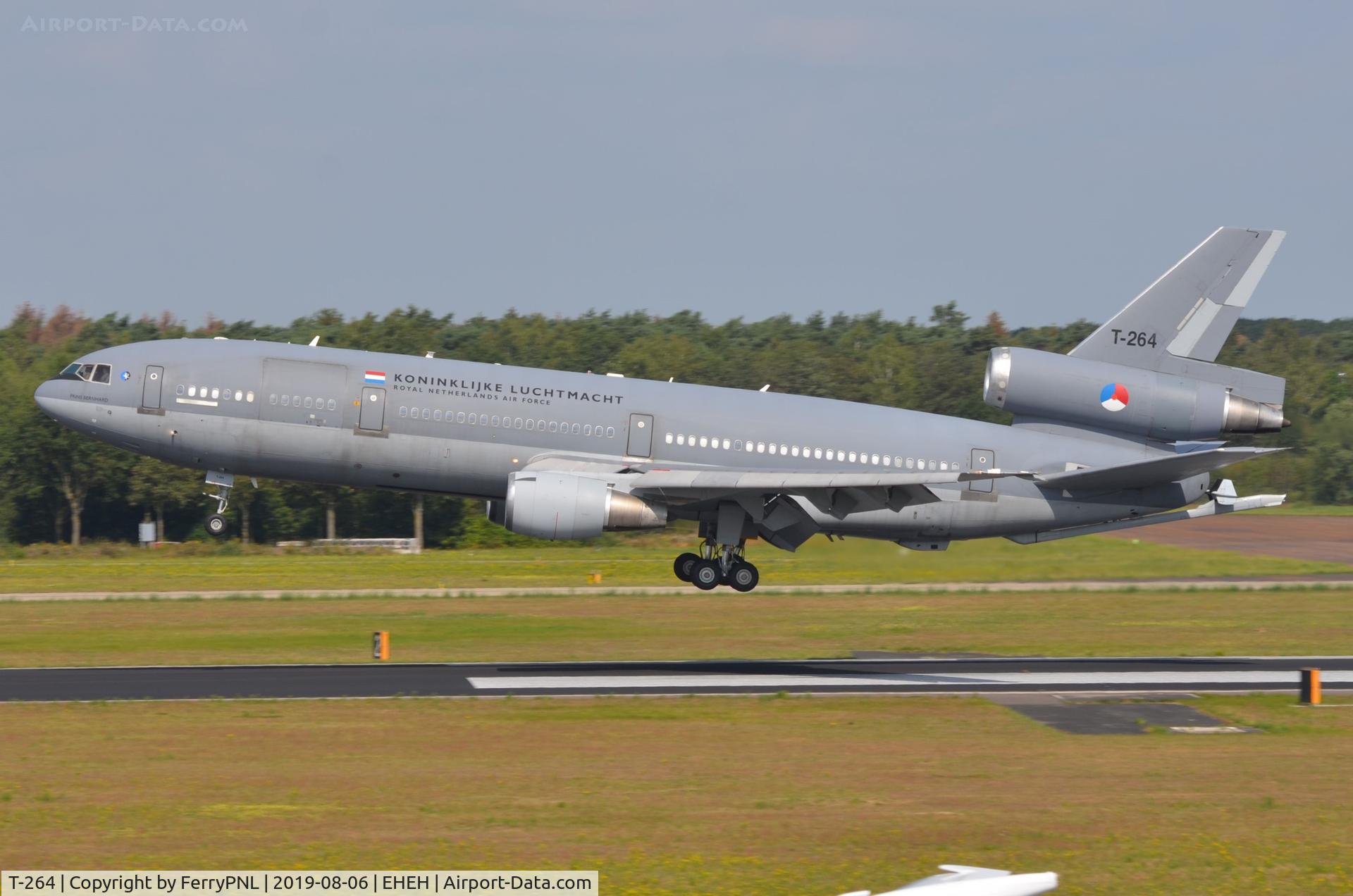 T-264, 1978 McDonnell Douglas KDC-10-30CF C/N 46985, KLU KDC-10 over the piano stripes.