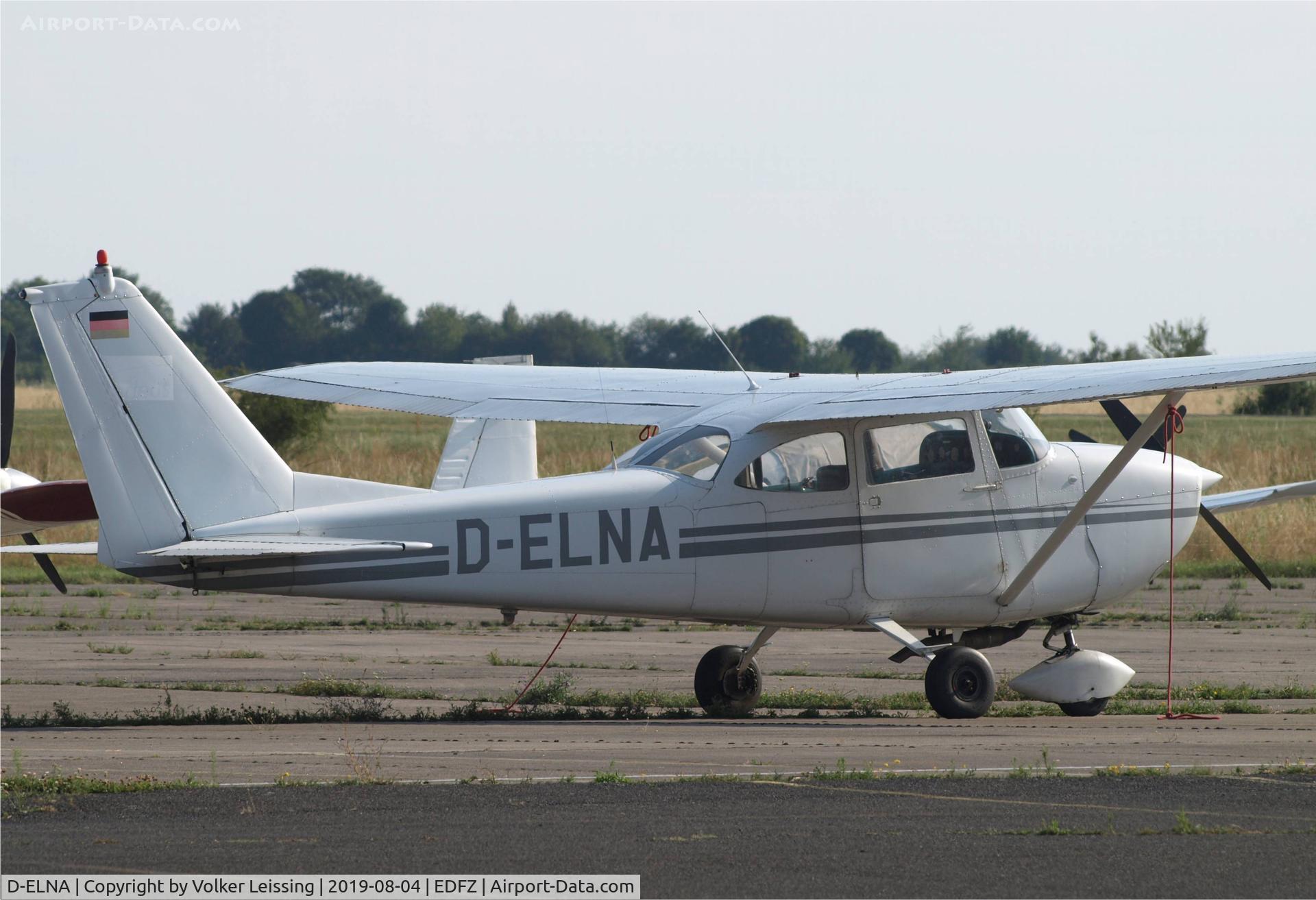 D-ELNA, 1966 Reims F172G C/N 0238, parking