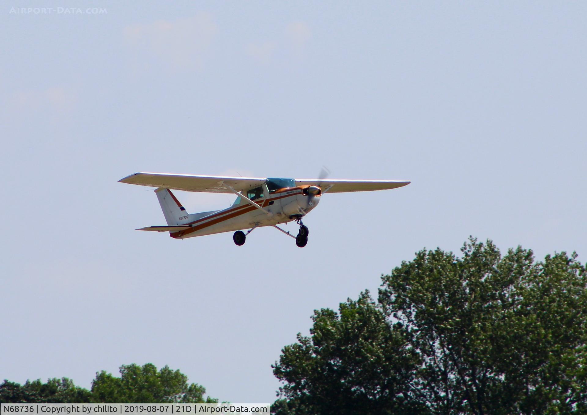 N68736, 1978 Cessna 152 C/N 15282346, Departing runway 22 at Lake Elmo.