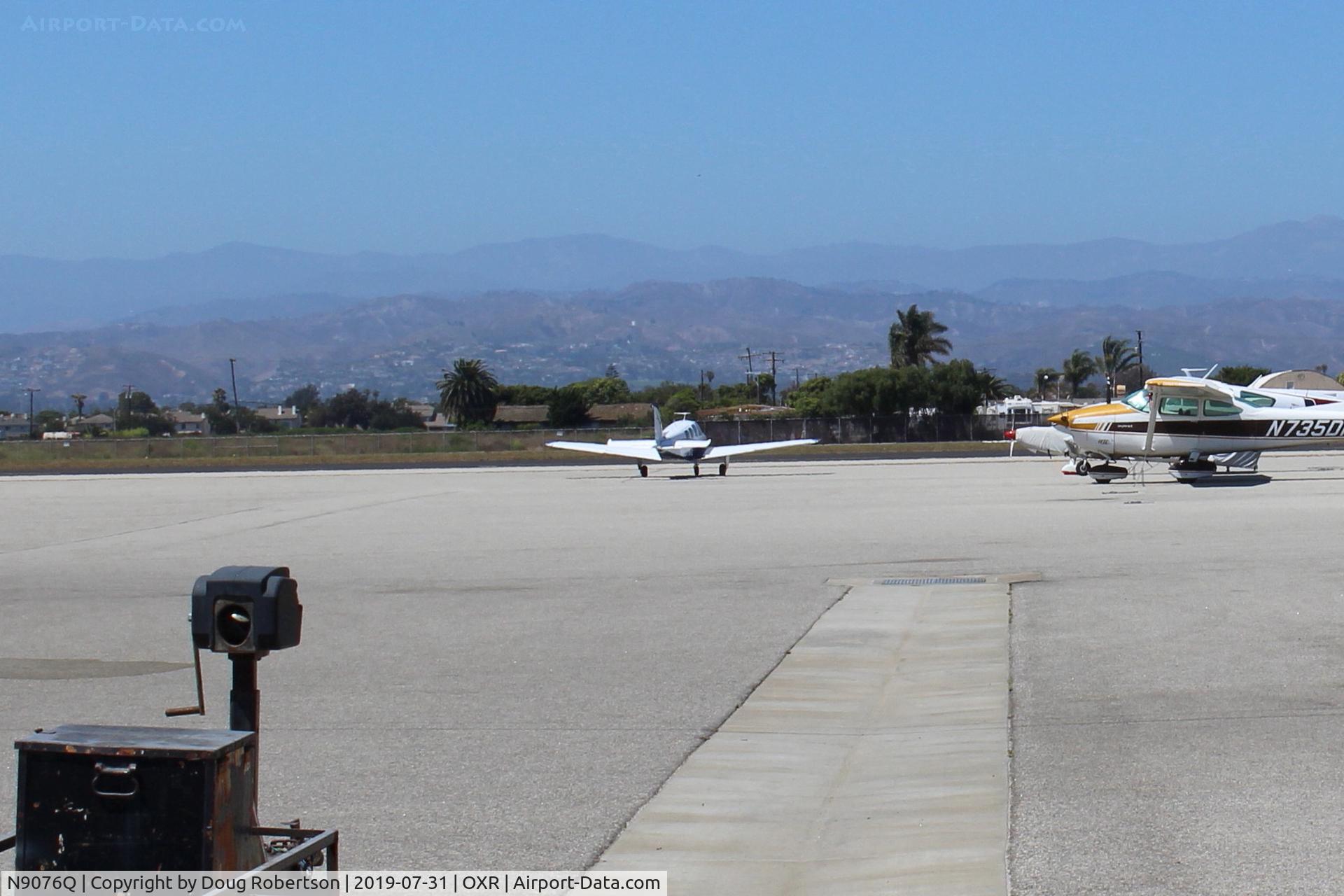 N90, 2009 Bombardier Challenger 605 (CL-600-2B16) C/N 5817, 1970 Beech A36 BONANZA, Continental IO-520 285 Hp, taxi to Rwy 25