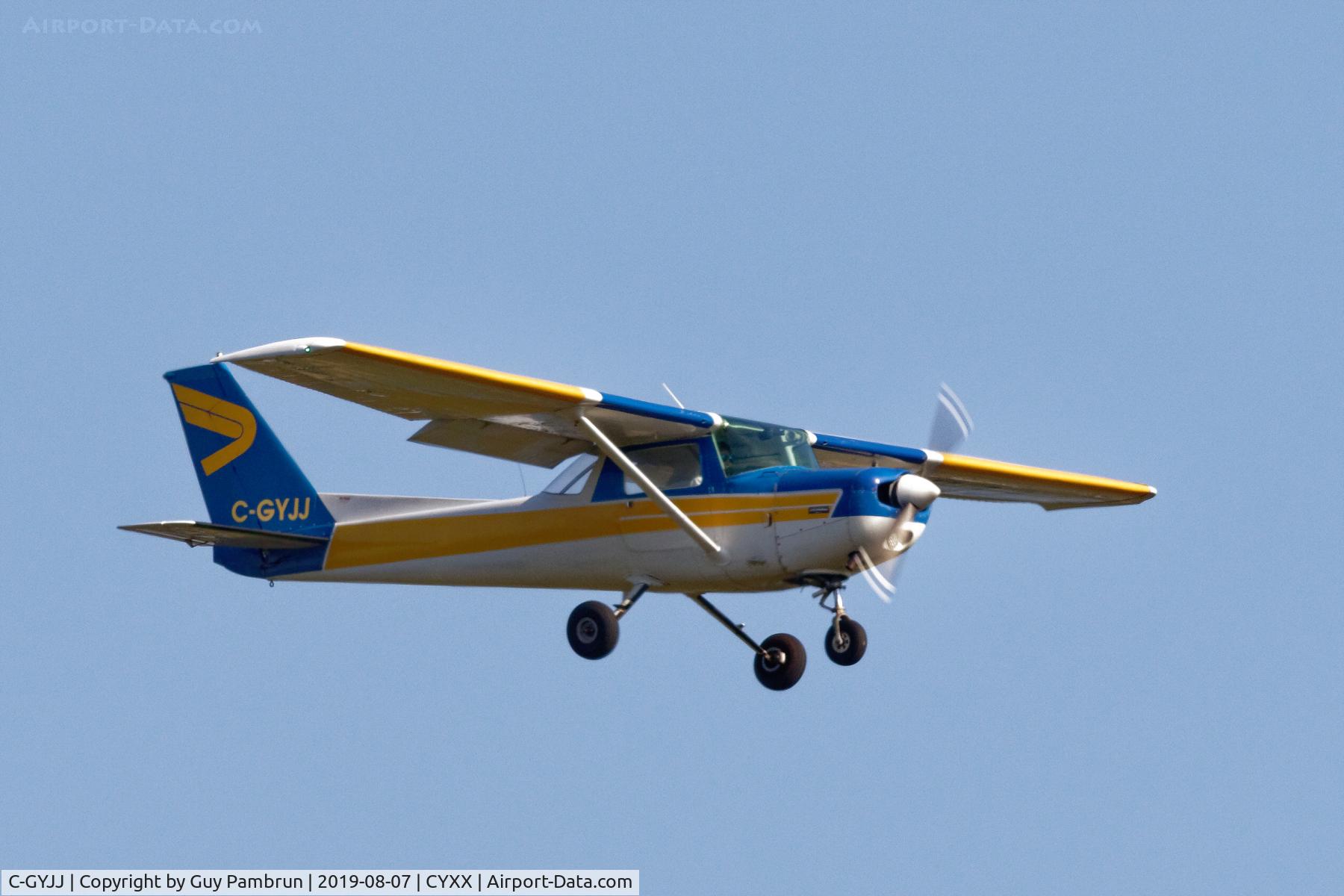C-GYJJ, 1977 Cessna 152 C/N 15279606, Landing