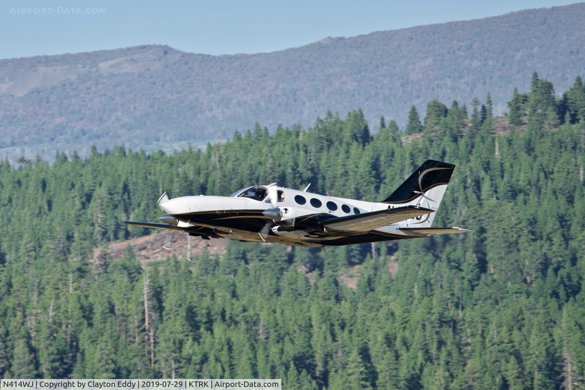 N414WJ, Cessna 414A Chancellor C/N 414A0477, Truckee Airport California 2019.