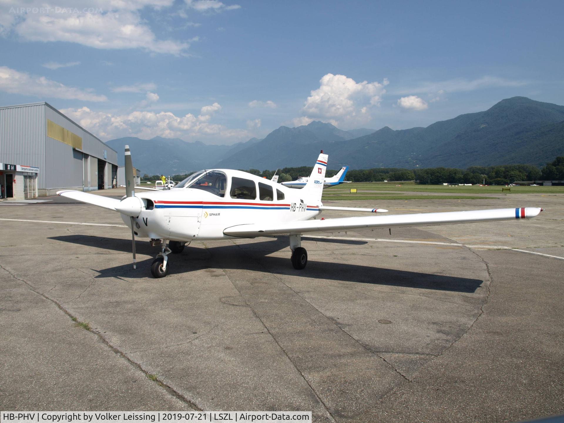 HB-PHV, 1984 Piper PA-28-161 Warrior II C/N 28-8416082, parking