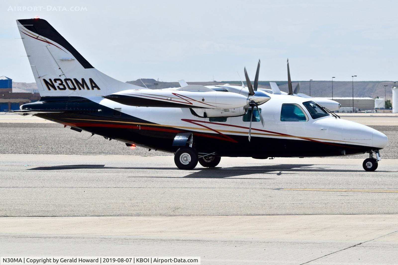 N30MA, 1978 Mitsubishi MU-2B-26A C/N 371SA, Taxiing on Alpha.