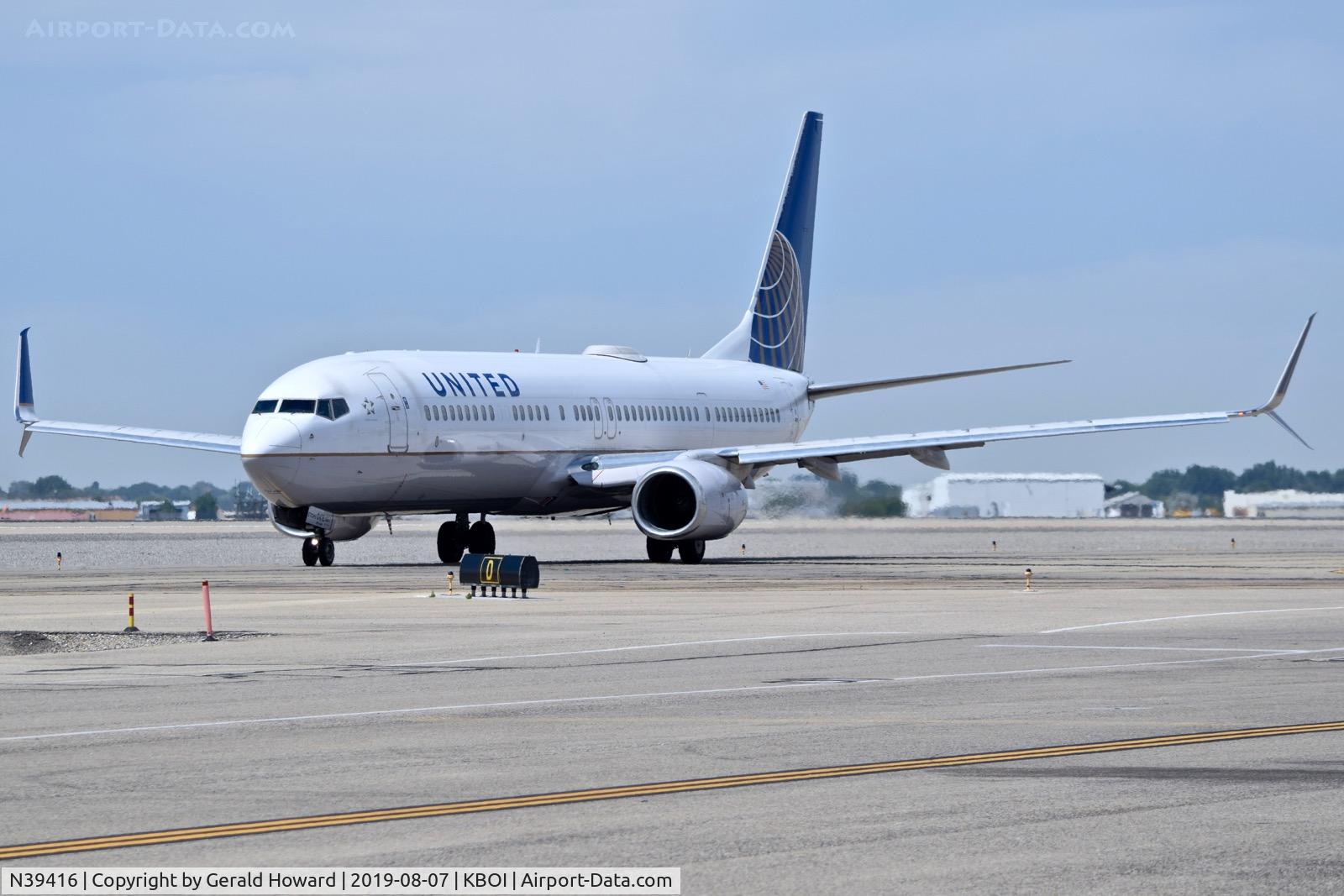 N39416, 2008 Boeing 737-924/ER C/N 37093, Taxiing on Alpha.
