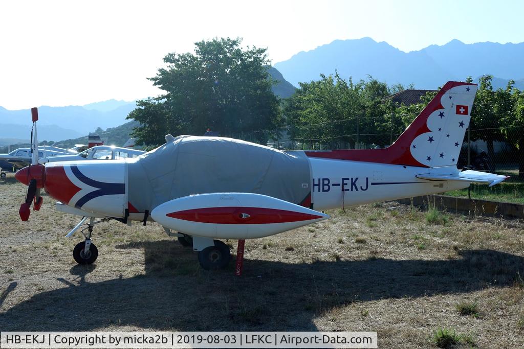 HB-EKJ, 1986 SIAI-Marchetti F-260D C/N 735/41-005, Parked