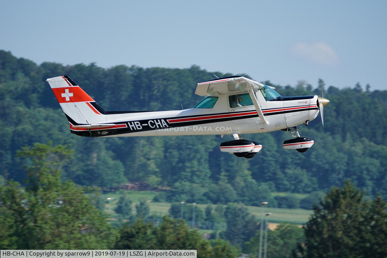 HB-CHA, 1981 Reims F152 C/N 1901, Climb-out runway 24 Grenchen