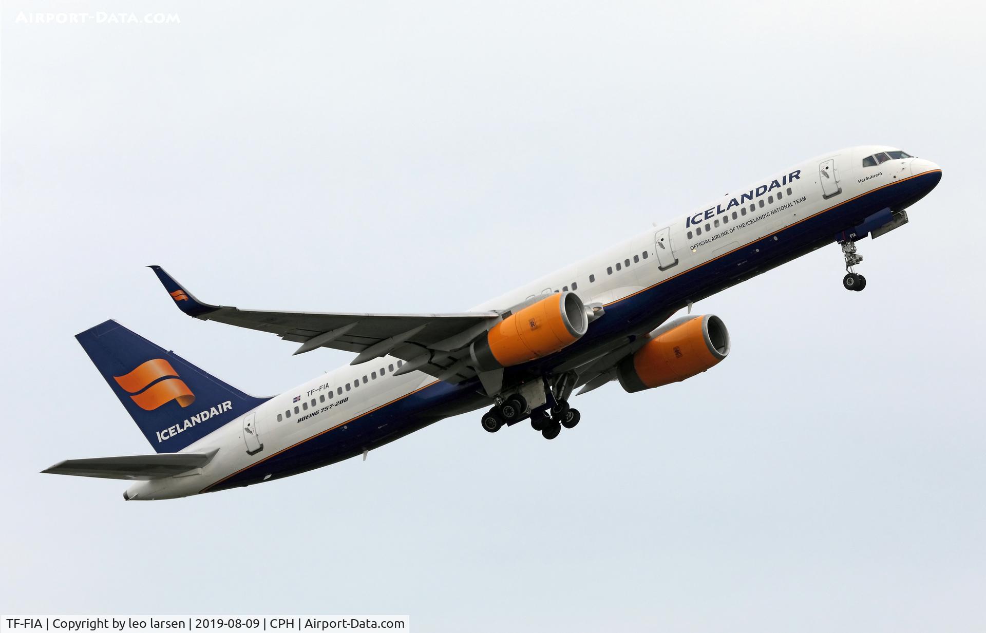 TF-FIA, 2000 Boeing 757-256 C/N 29310, Copenhagen 9.8.2019 T/O R-22R