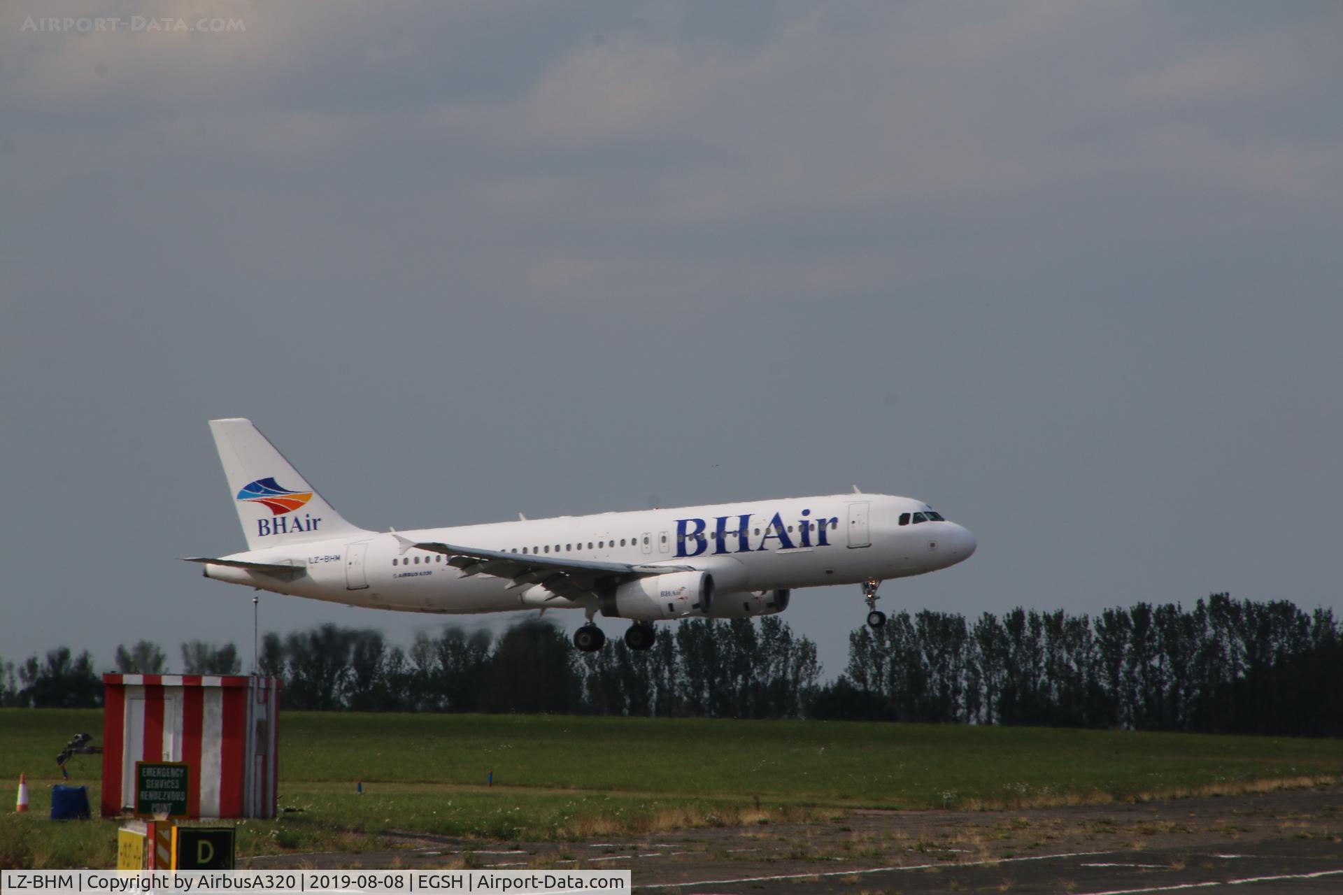 LZ-BHM, 2005 Airbus A320-232 C/N 2457, Arriving on Rwy 09 at Norwich