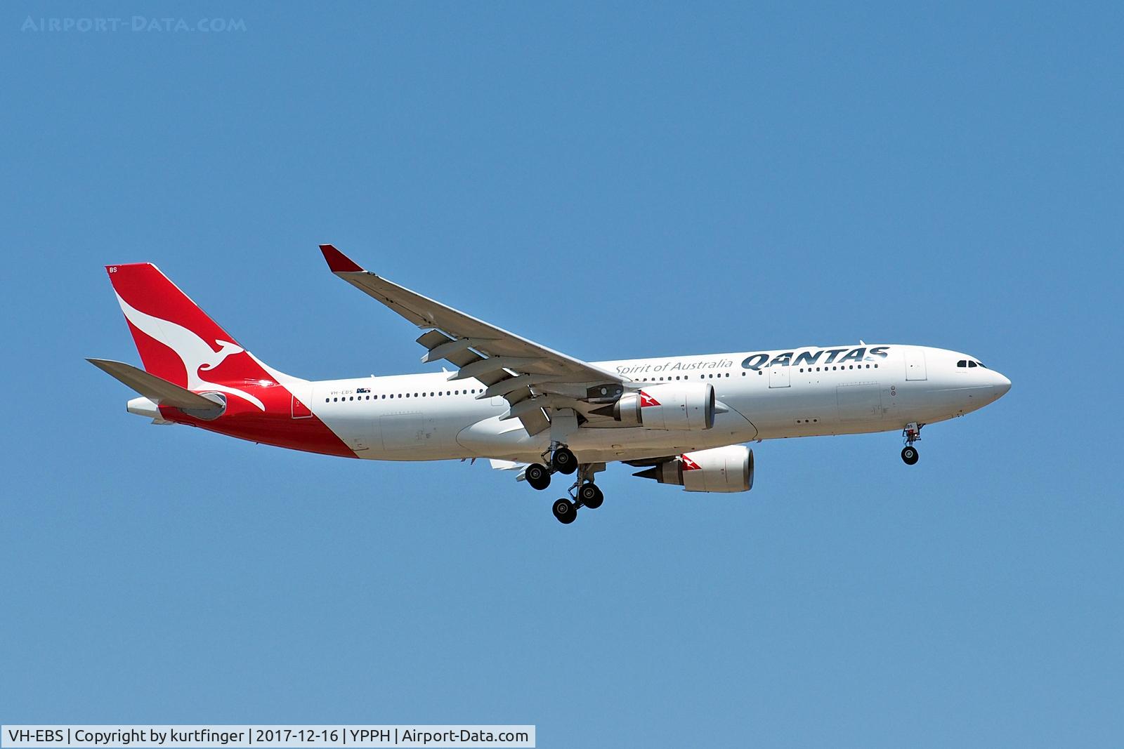 VH-EBS, 2011 Airbus A330-202 C/N 1258, Airbus A330-202 Qantas VH-EBS, final R21 YPPH 161217