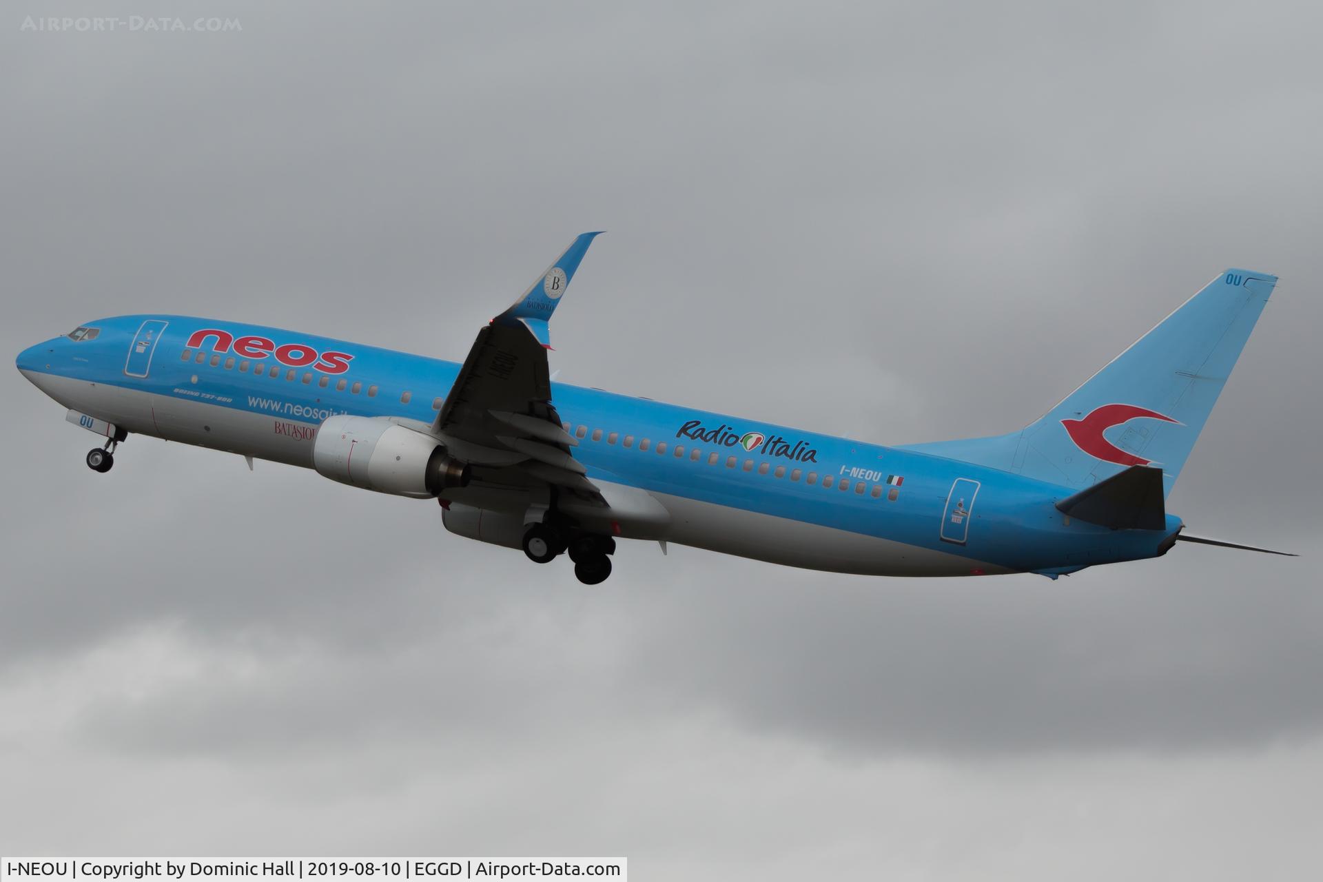I-NEOU, 2002 Boeing 737-86N C/N 29887, Departing RWY 27