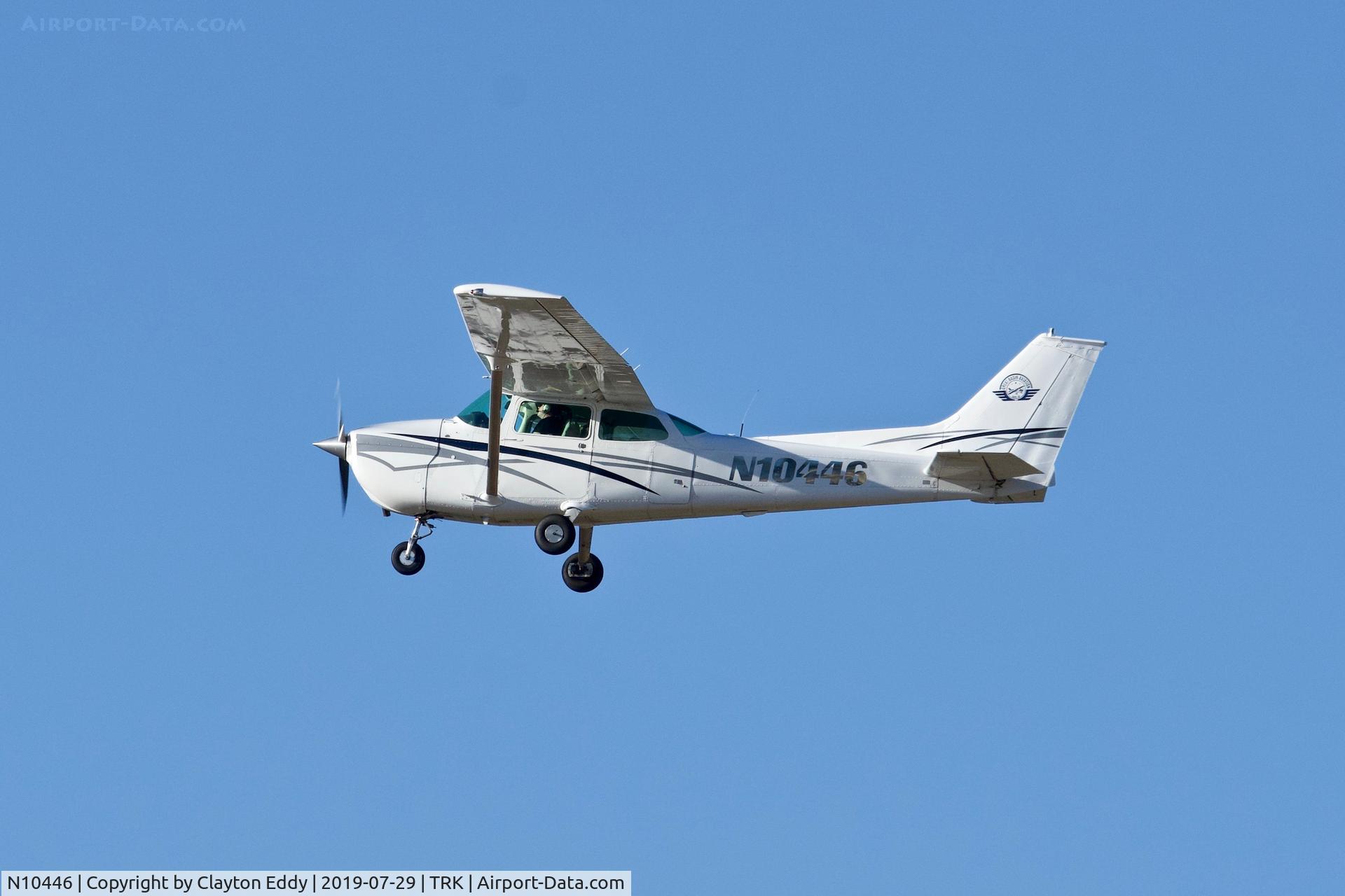 N10446, 1973 Cessna 172M C/N 172-62515, Truckee Airport California 2019.