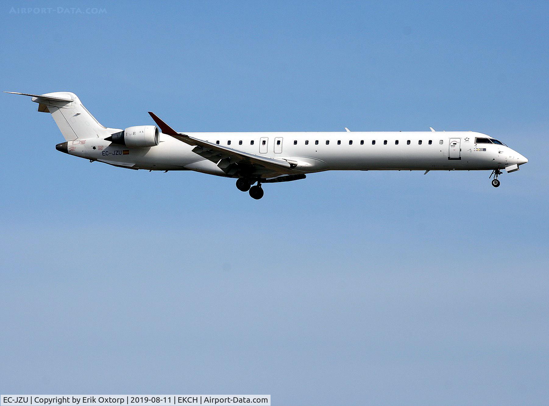 EC-JZU, 2007 Bombardier CRJ-900 (CL-600-2D24) C/N 15115, EC-JZU landing rw 22L