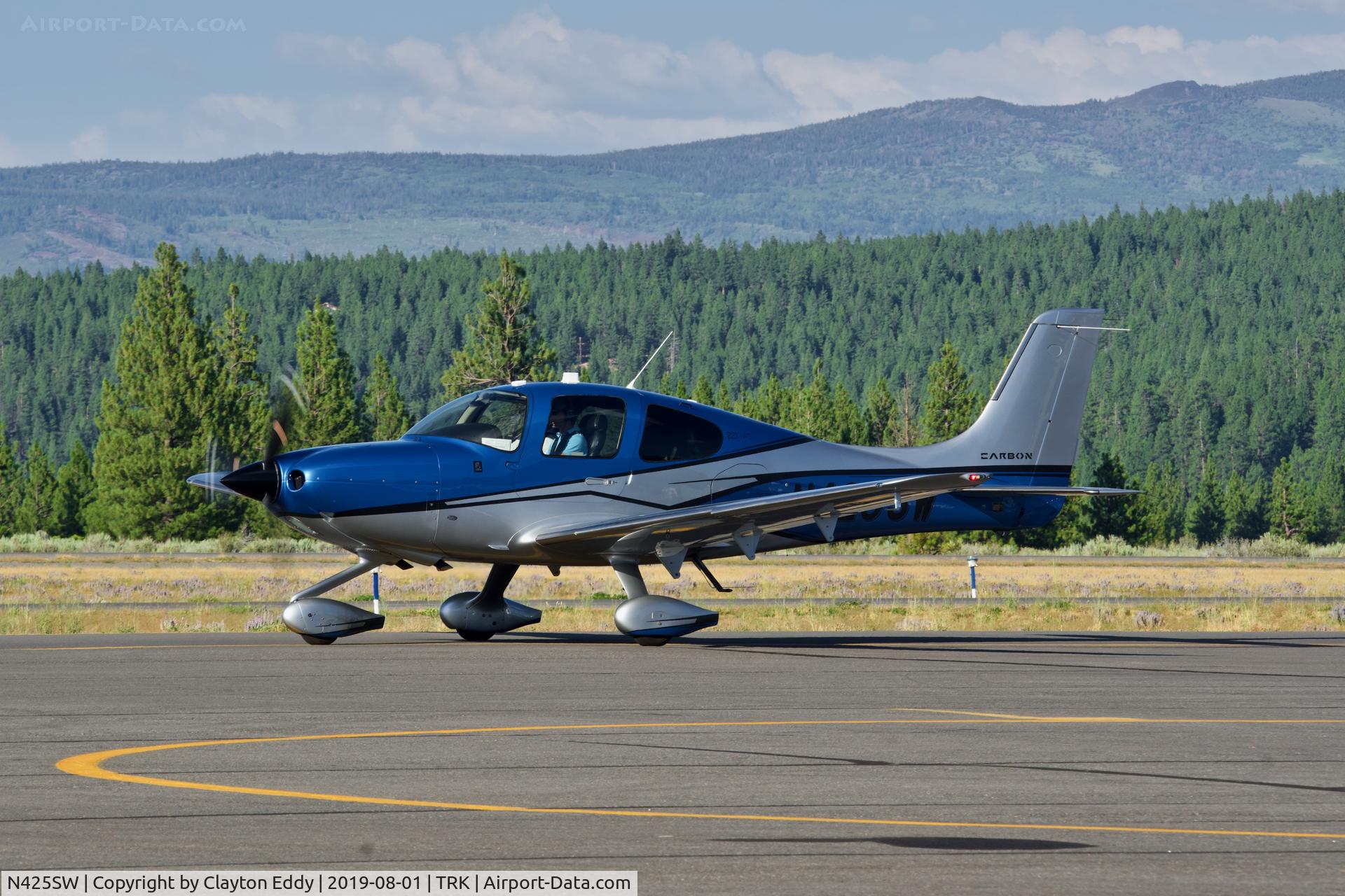 N425SW, 2016 Cirrus SR22T C/N 1463, Truckee Airport California 2019.