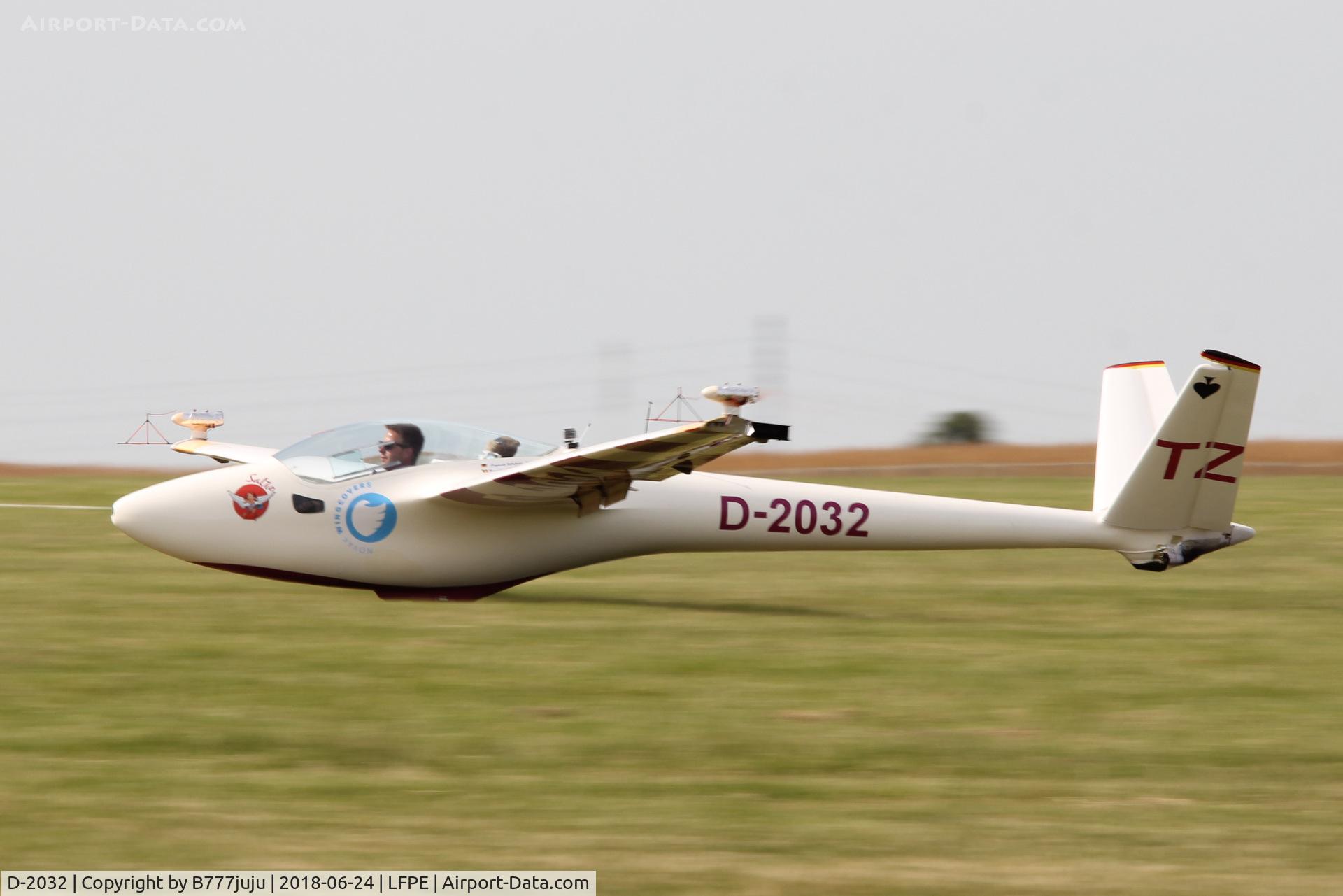 D-2032, Start & Flug H101 Salto C/N 9, at Meaux Airshow