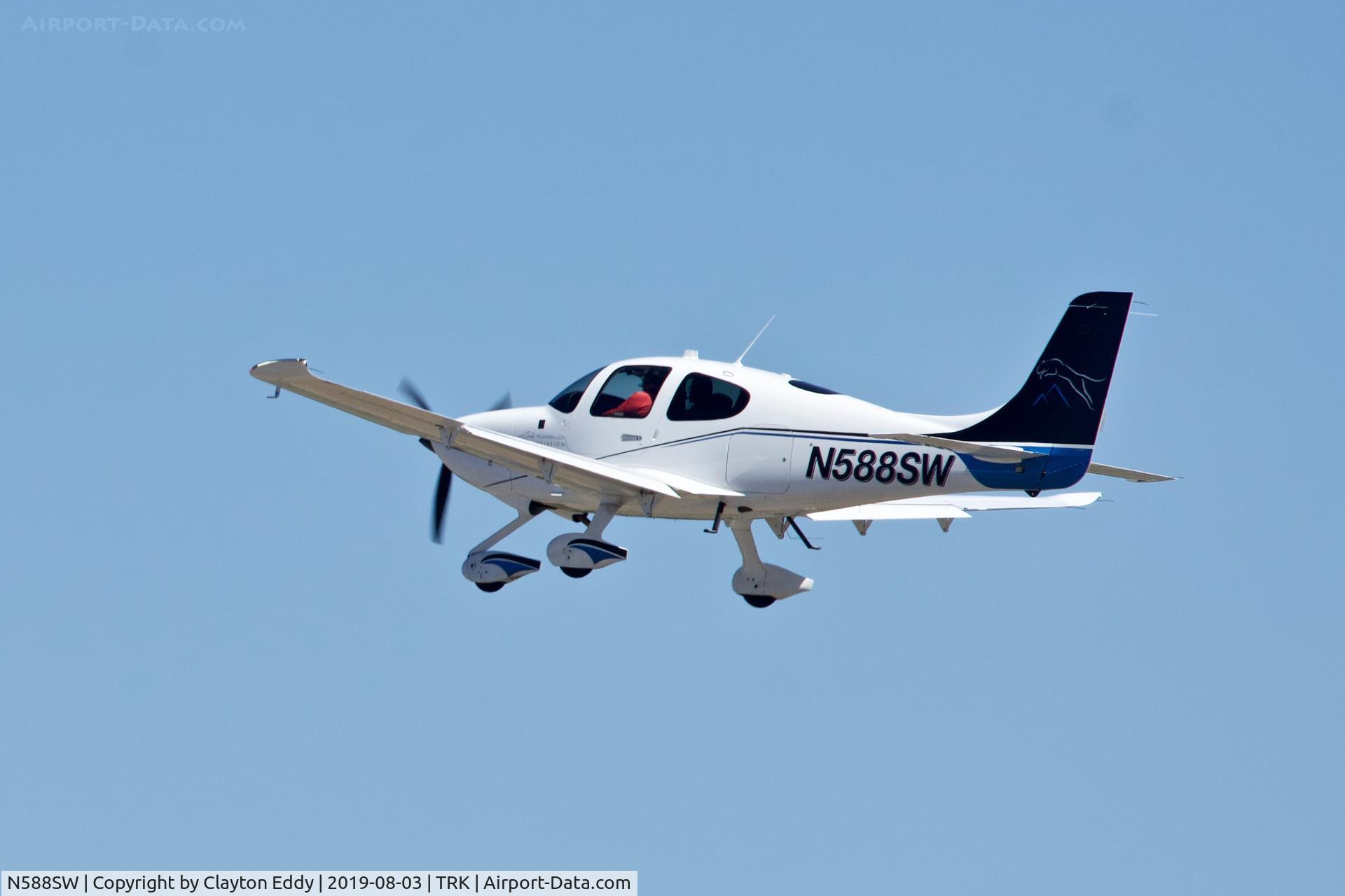 N588SW, 2018 Cirrus SR20 C/N 2449, Truckee Airport California 2019.