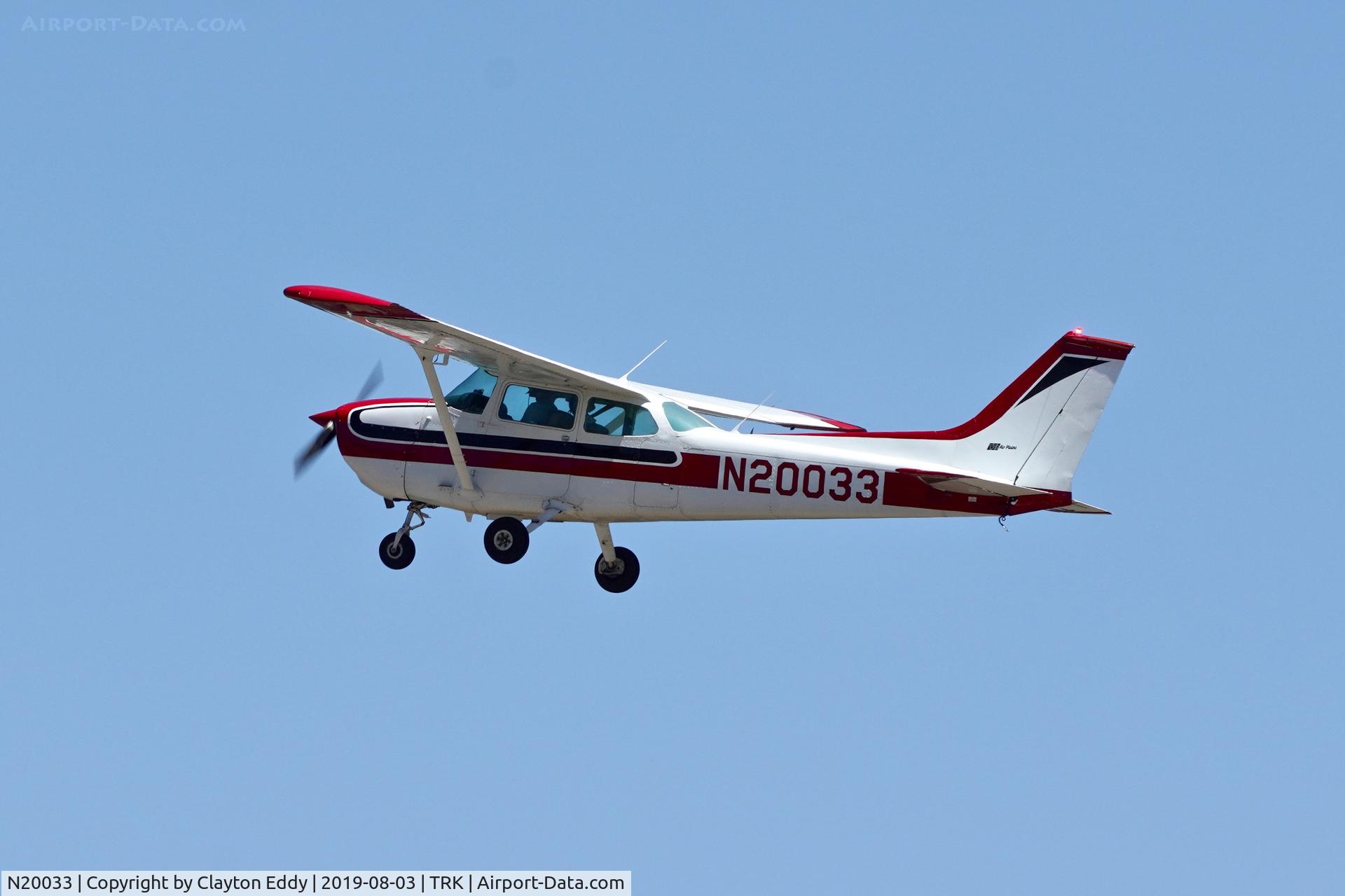 N20033, 1972 Cessna 172M C/N 17260948, Truckee Airport California 2019.