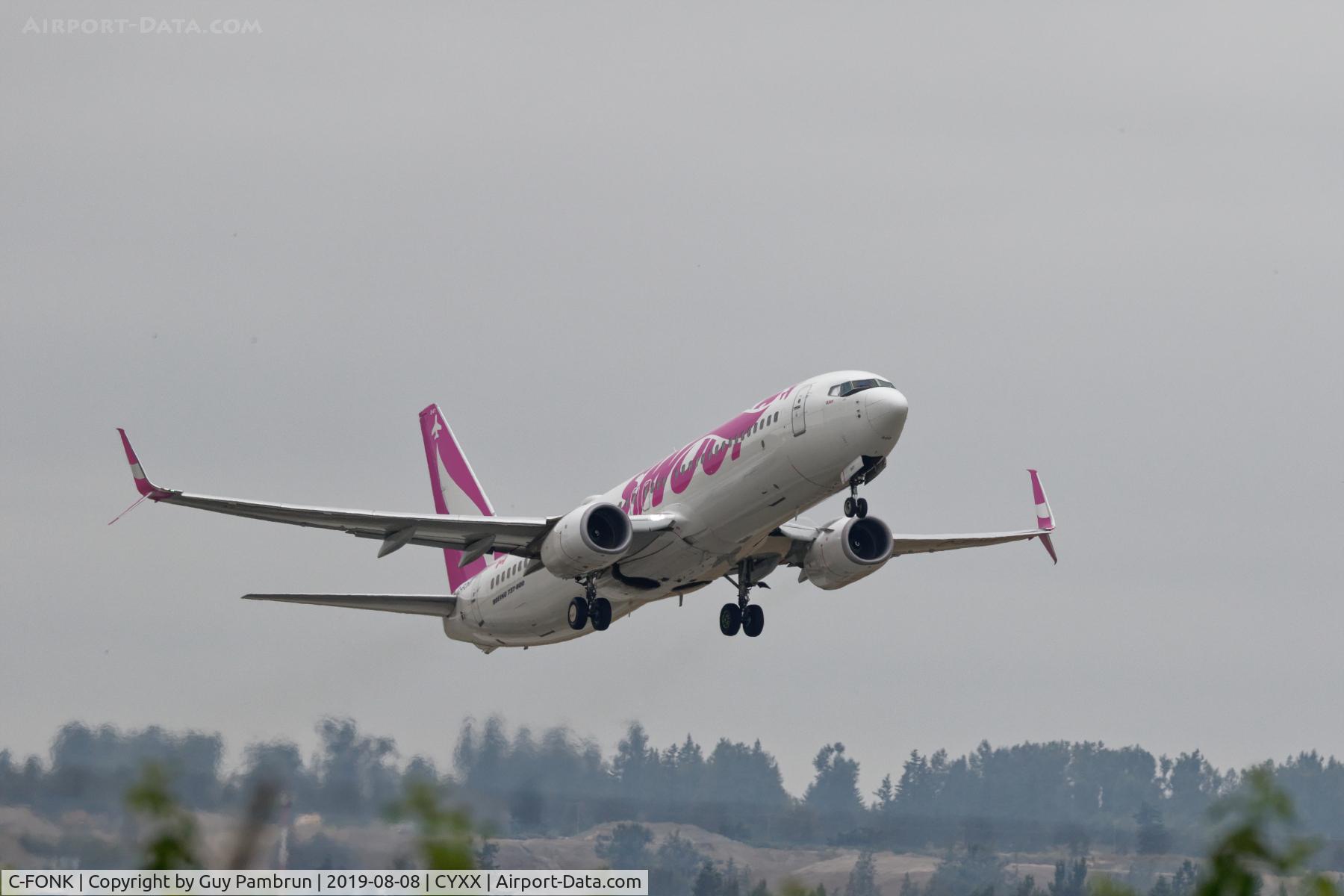 C-FONK, 2015 Boeing 737-8CT C/N 40835, Departing
