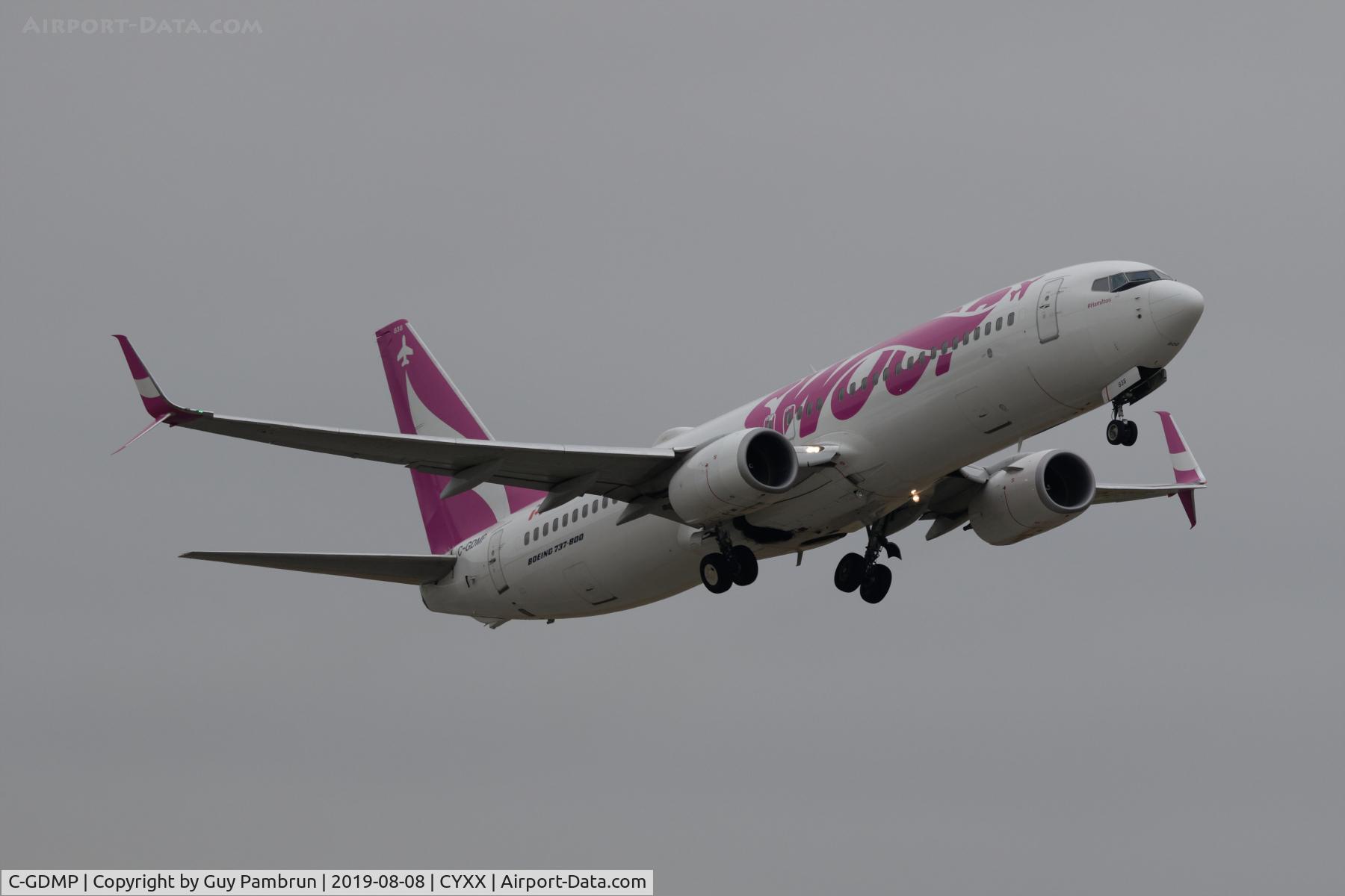C-GDMP, 2015 Boeing 737-8CT C/N 60131, Departing