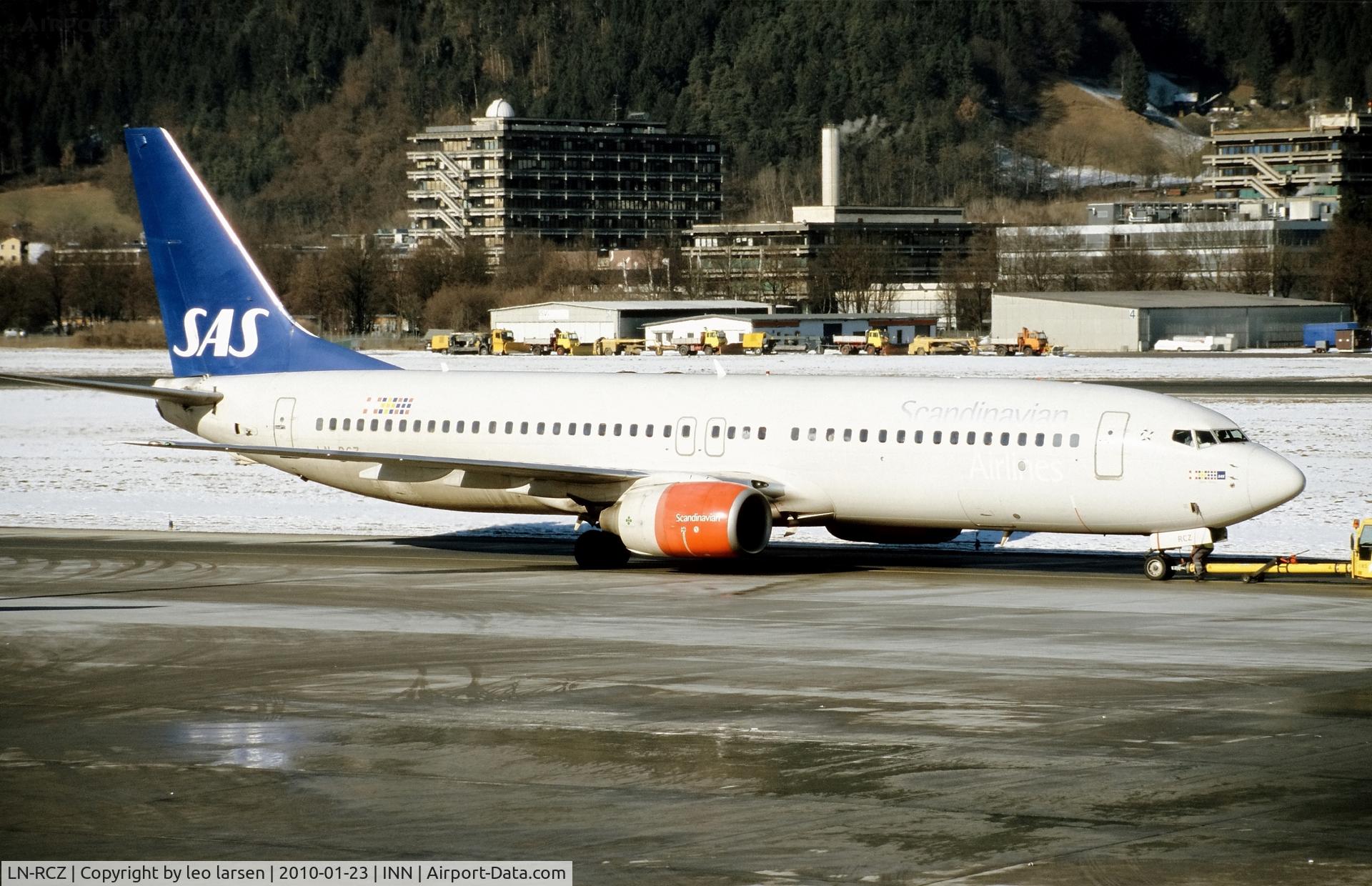 LN-RCZ, 2001 Boeing 737-883 C/N 30197, Innsbuuck 23.1.2010