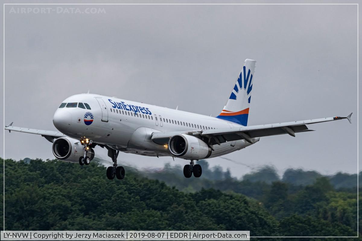 LY-NVW, 2004 Airbus A320-232 C/N 2173, Airbus A320-232