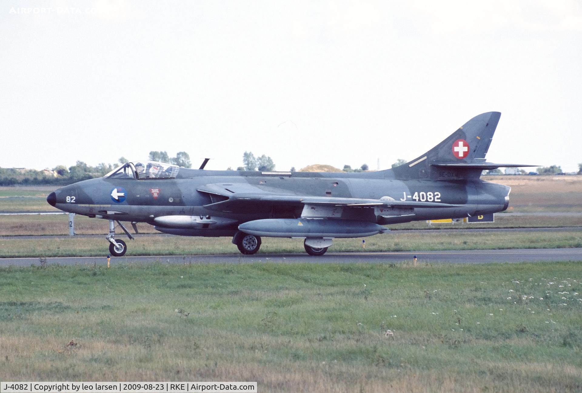 J-4082, 1959 Hawker Hunter F.58 C/N 41H/697449, Roskilde Air Show 23.8.2009