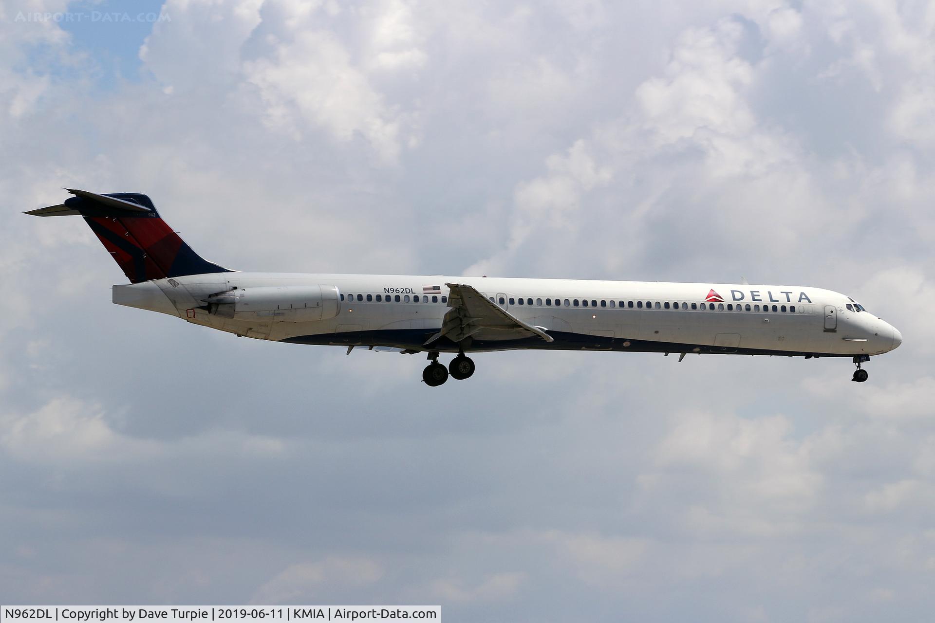 N962DL, 1990 McDonnell Douglas MD-88 C/N 49981, No comment.
