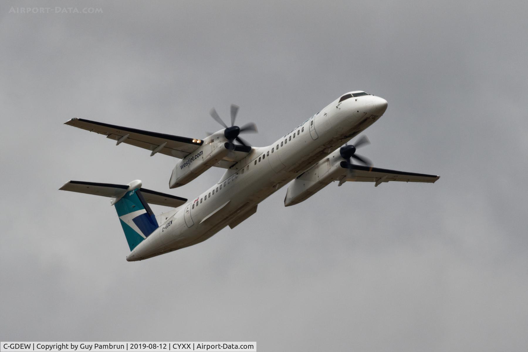 C-GDEW, 2017 Bombardier DHC-8-402 Dash 8 C/N 4563, Departing