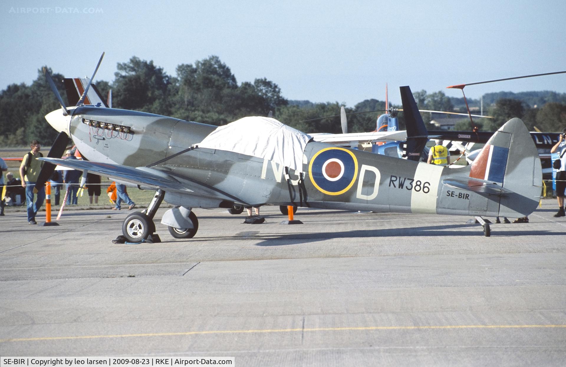 SE-BIR, 1945 Supermarine 361 Spitfire LF.XVIe C/N CBAF.IX.4644, Roskilde Air Show 23.8.2009
